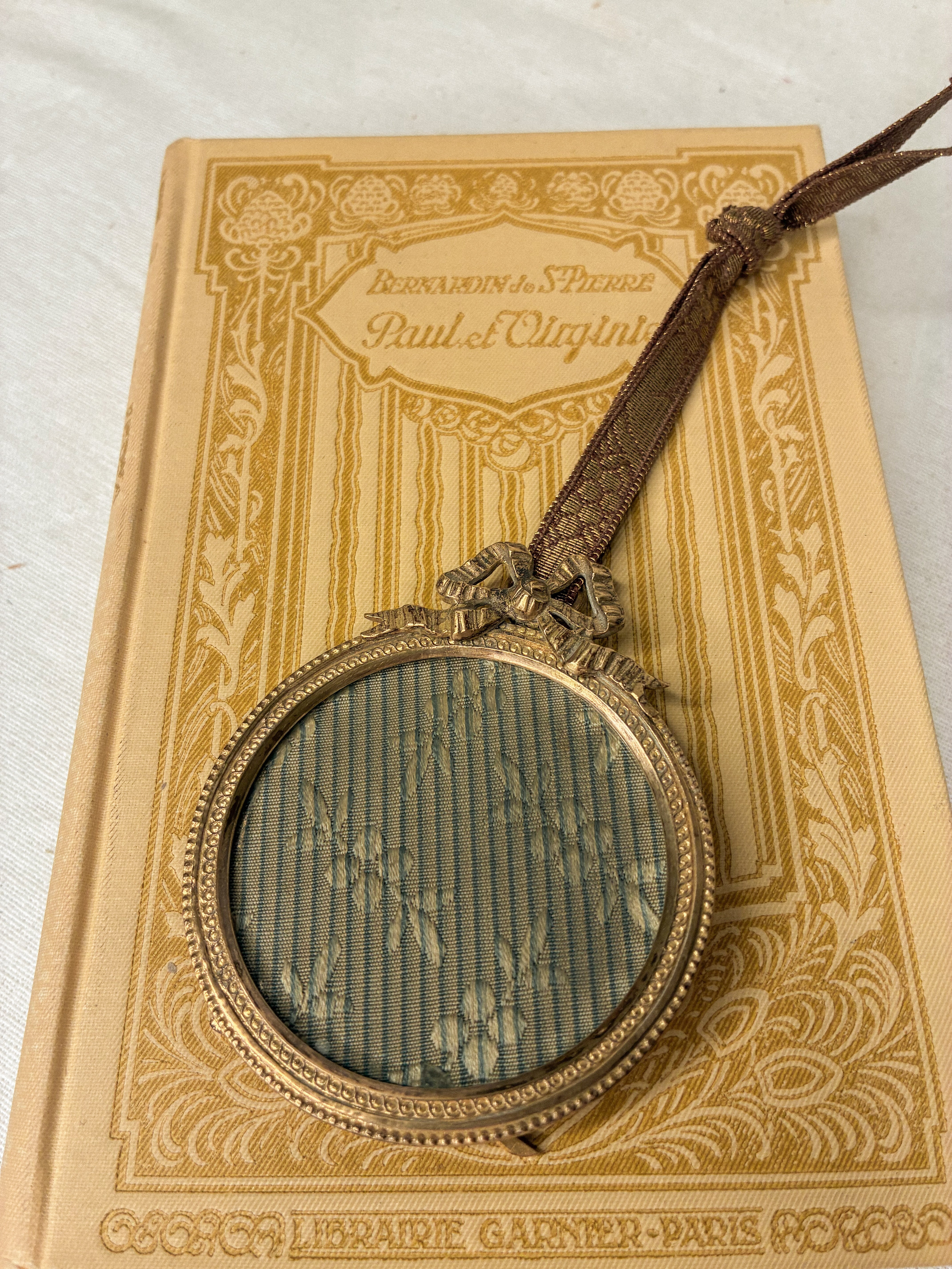 Ornament E: Antique Frame