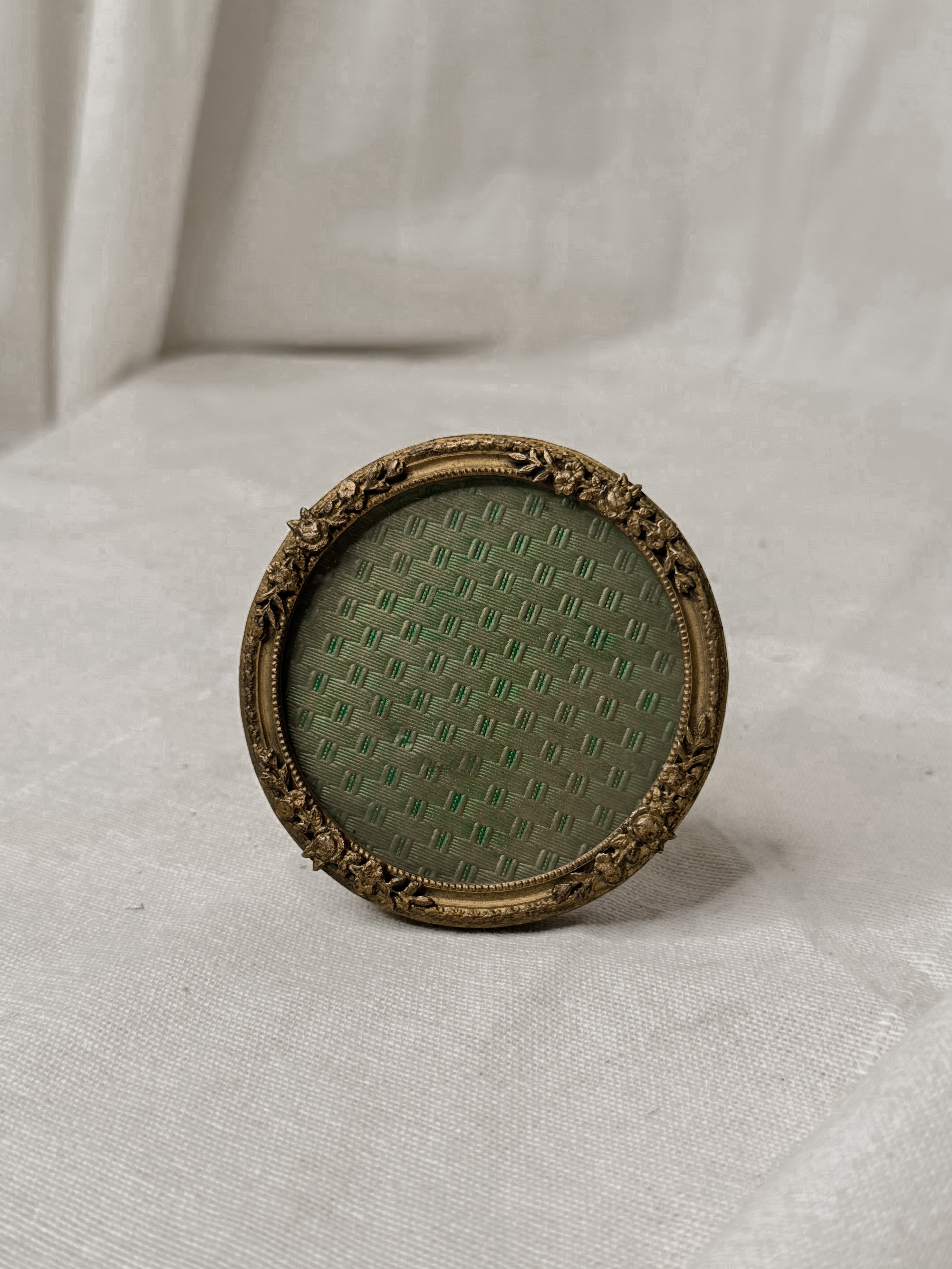 19th century gilded bronze frame ornament