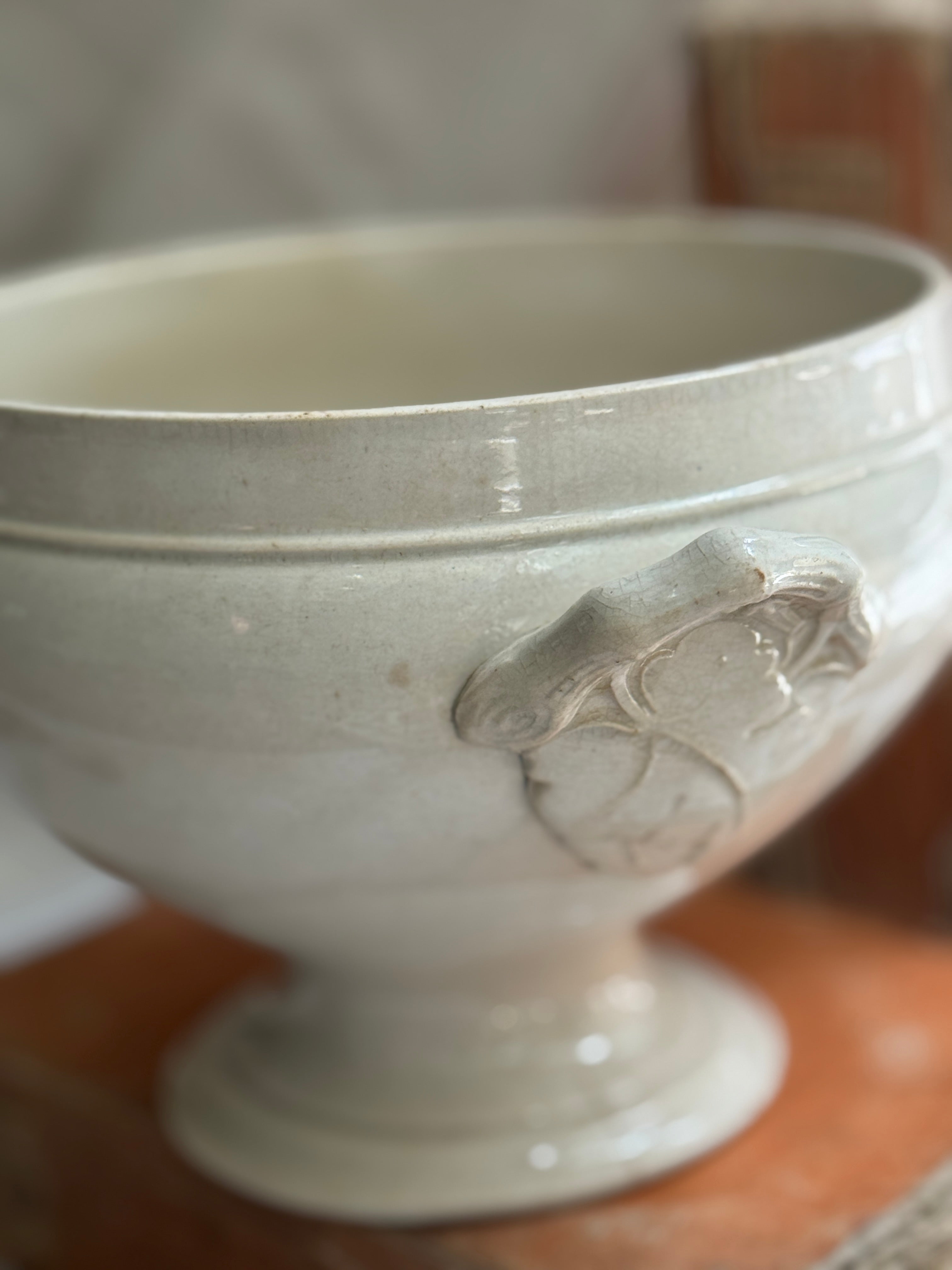 French Ironstone Soupière, Choisy-le-Roi, Hautin-Boulenger & Compagnie, Late 19th Century