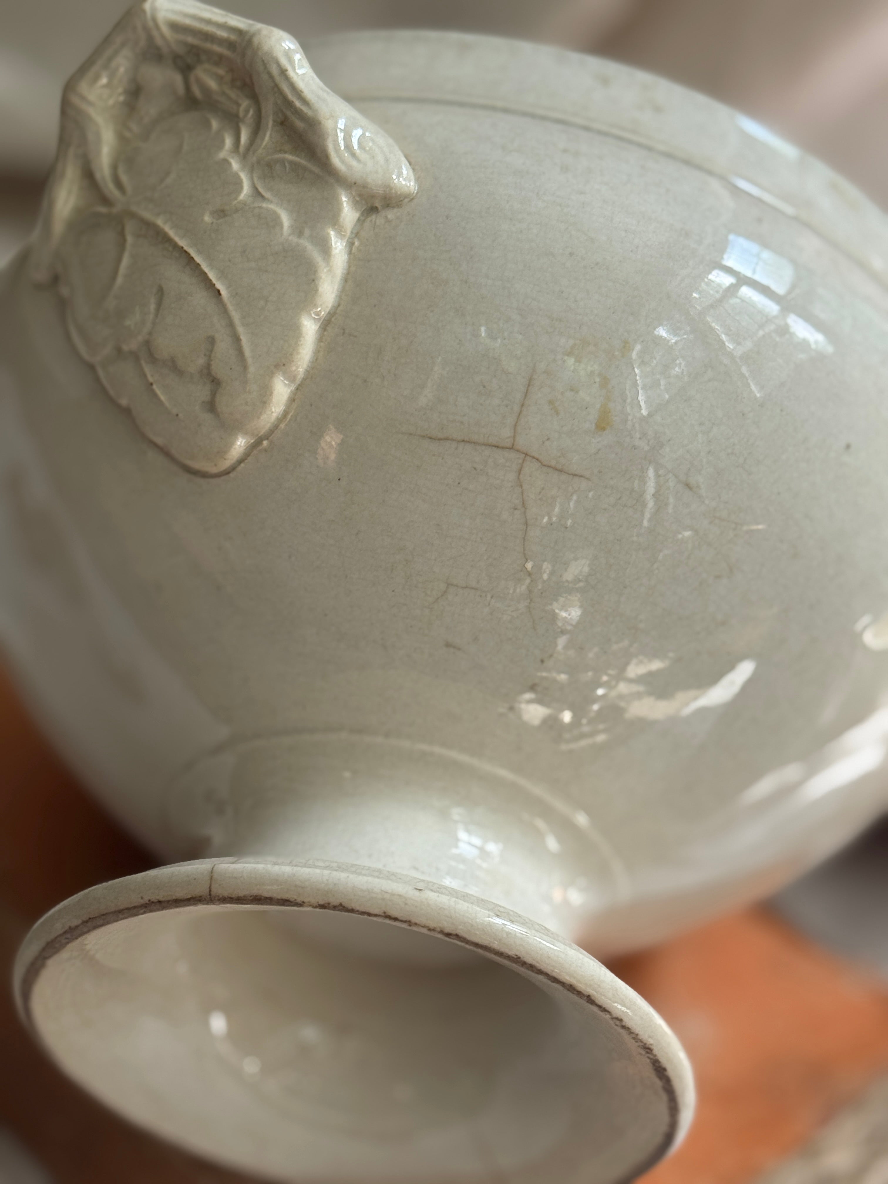 French Ironstone Soupière, Choisy-le-Roi, Hautin-Boulenger & Compagnie, Late 19th Century