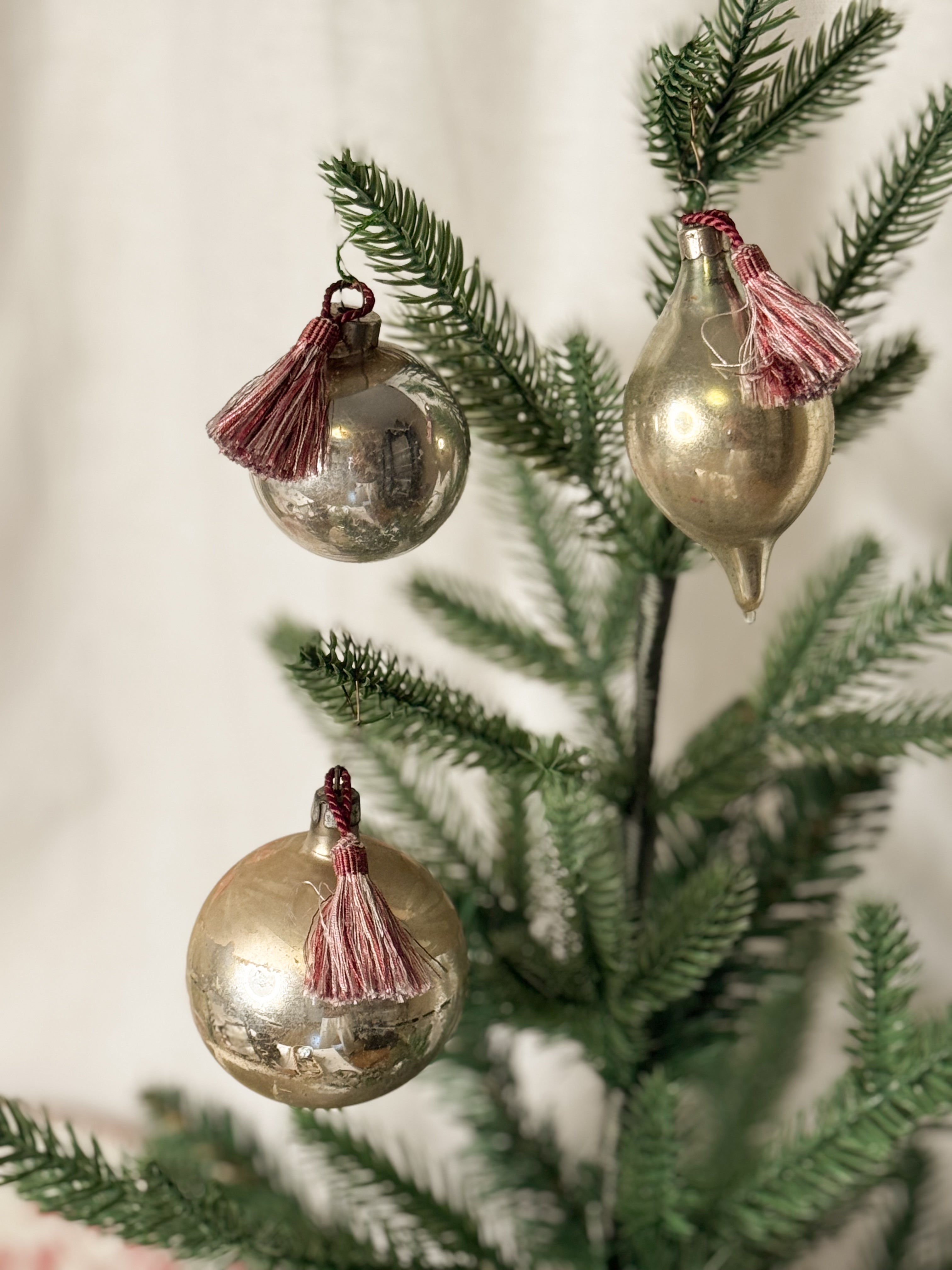 Set of 3 Mini French Passmenterie Tassels in Bordeaux