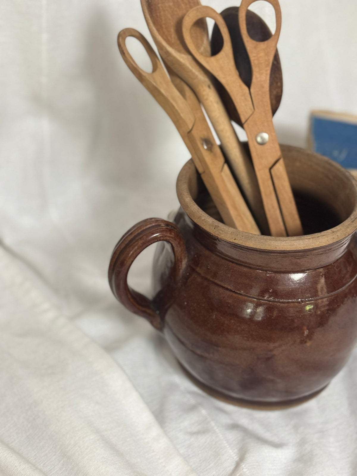 Antique French Brown-Glazed Stoneware Confit Pot with Loop Handle, 19th Century