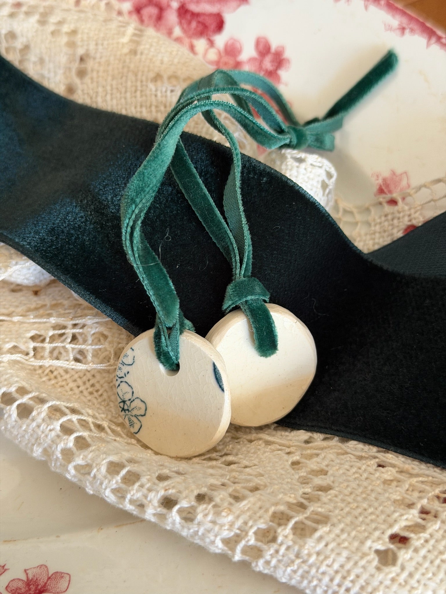 Antique plate fragment ornament - x-small