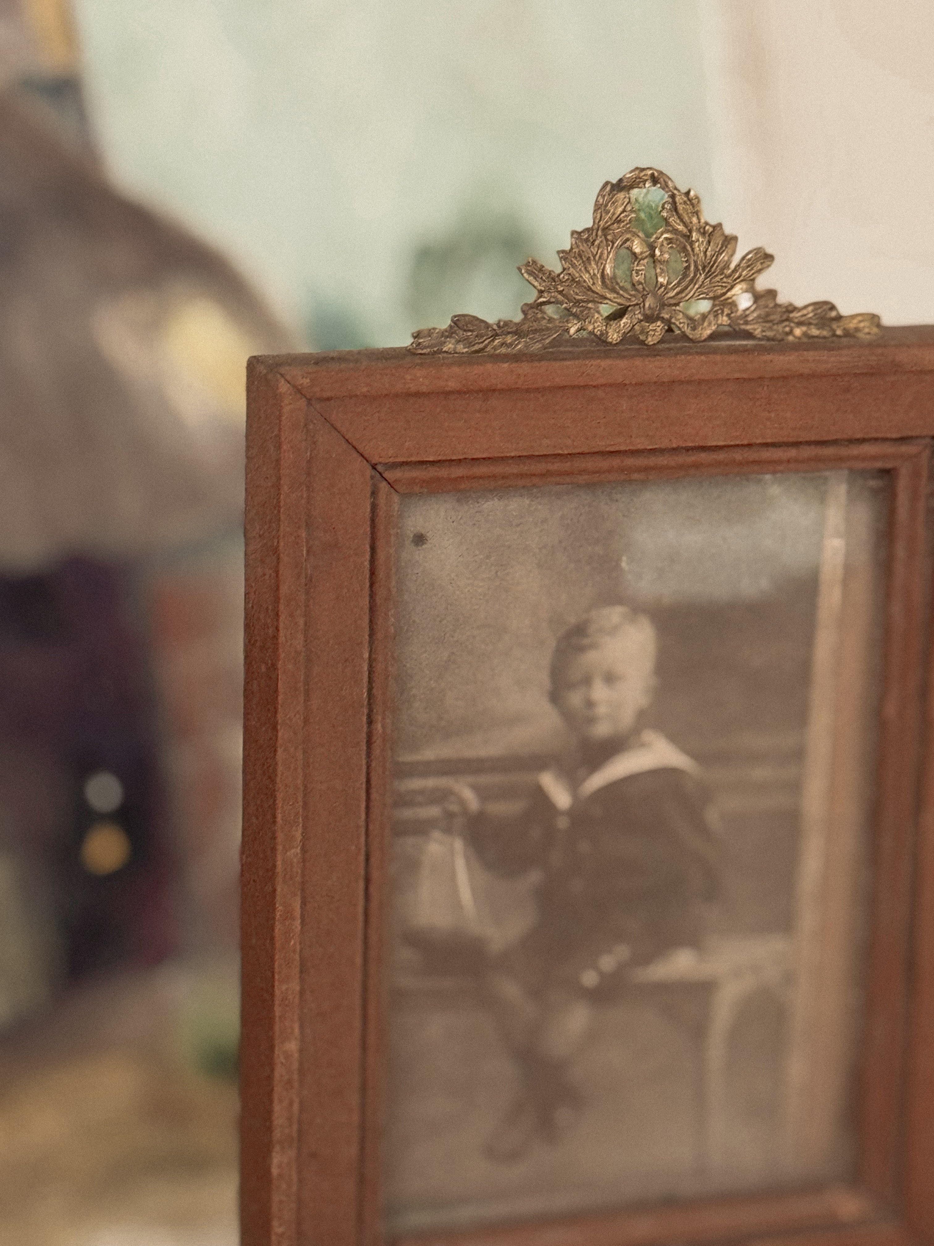 Antique Belle Époque wood and brass frame