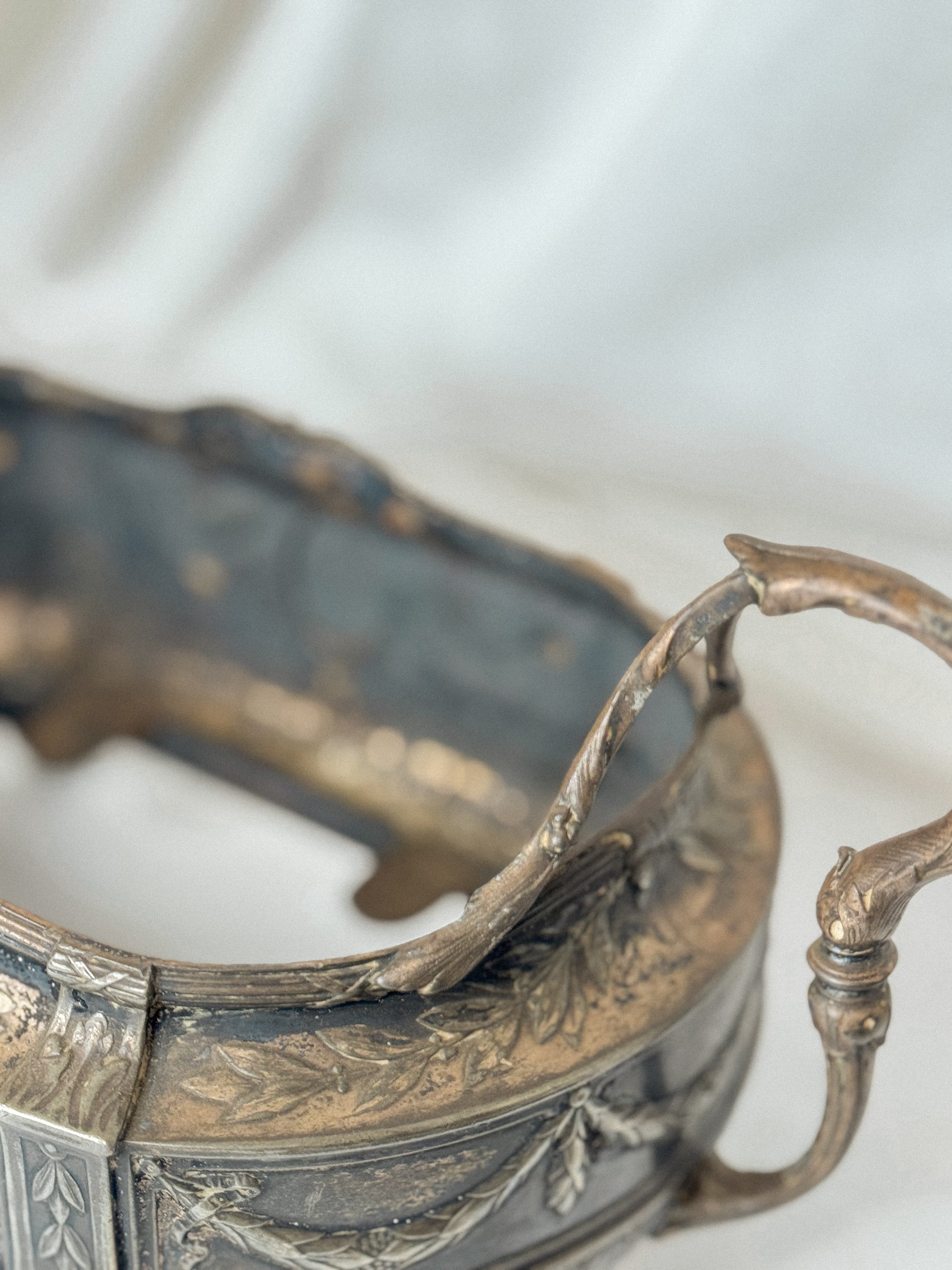 French Minerva Métal-Blanc Jardinière