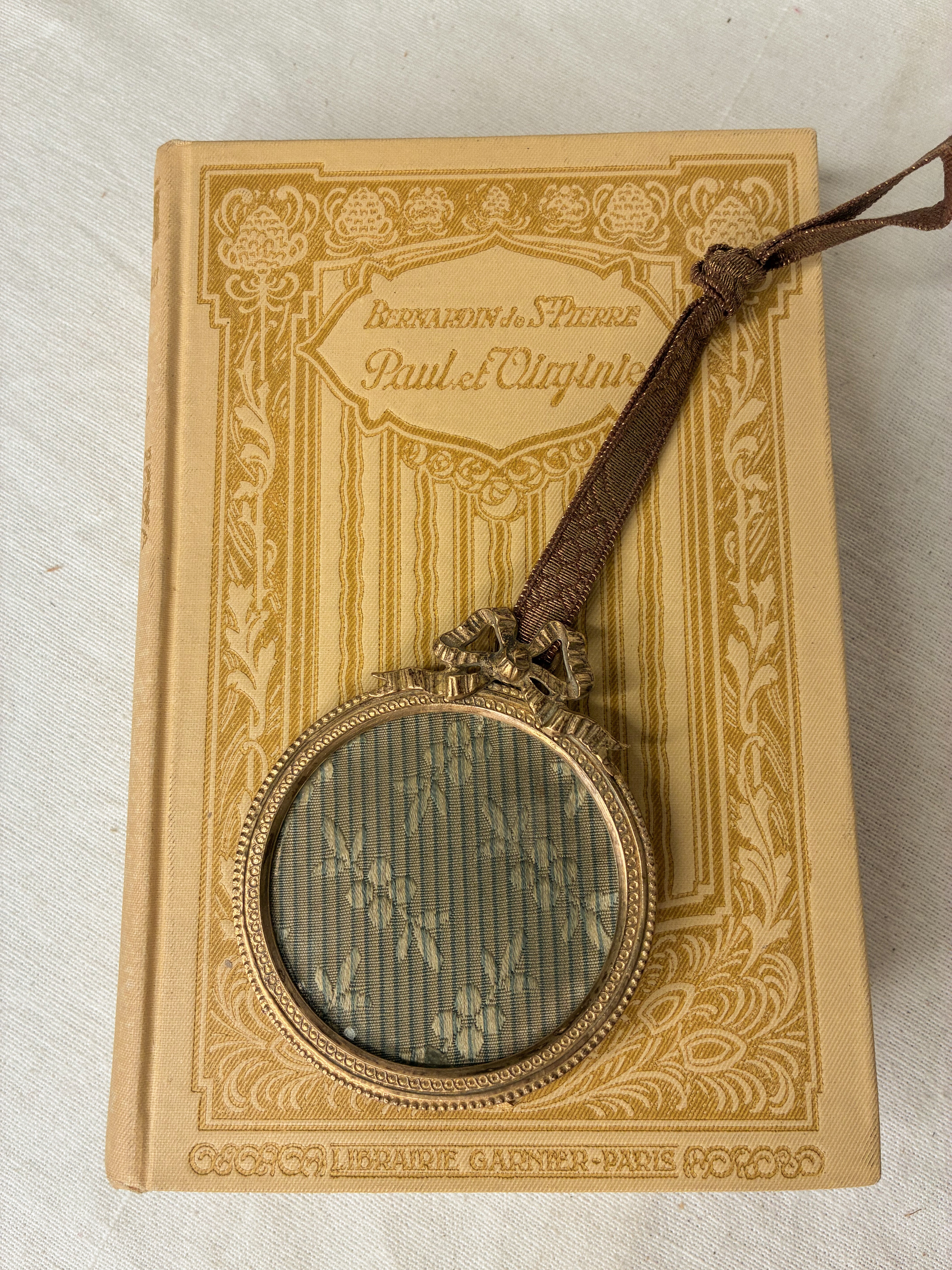 Ornament E: Antique Frame