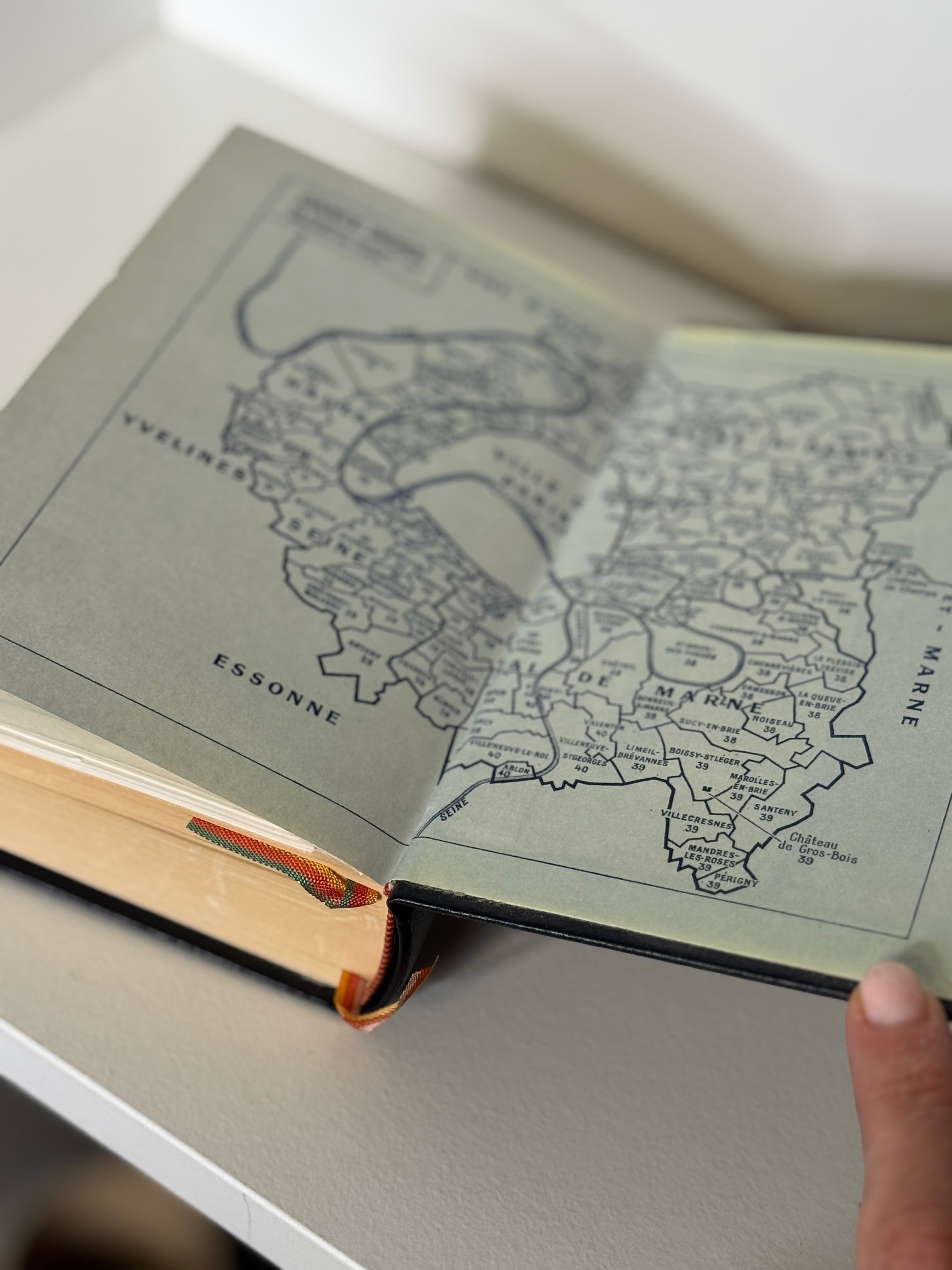 Vintage Guide: Paris and Surrounding Areas – Les Guides Bleus by Hachette