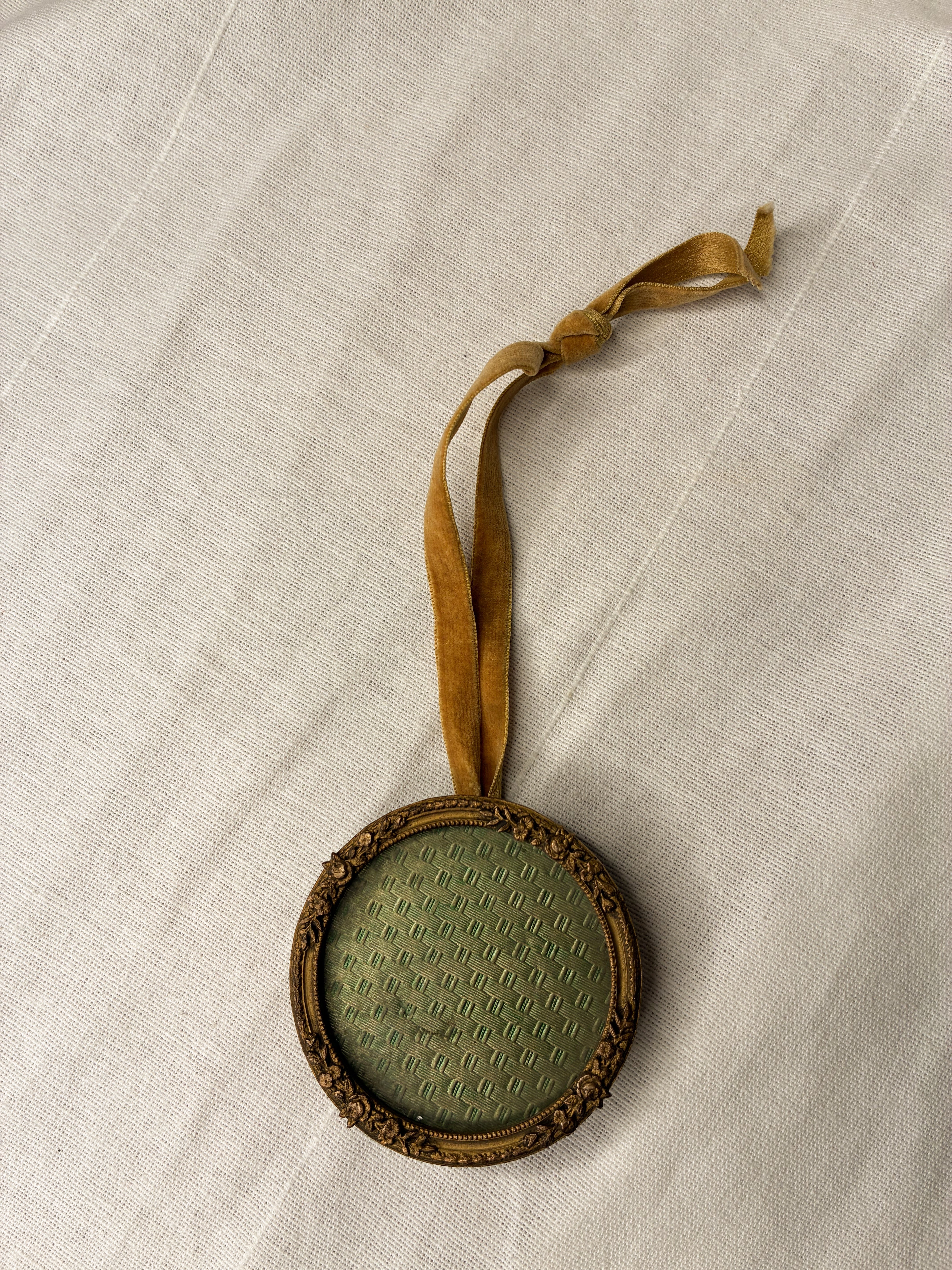 19th century gilded bronze frame ornament