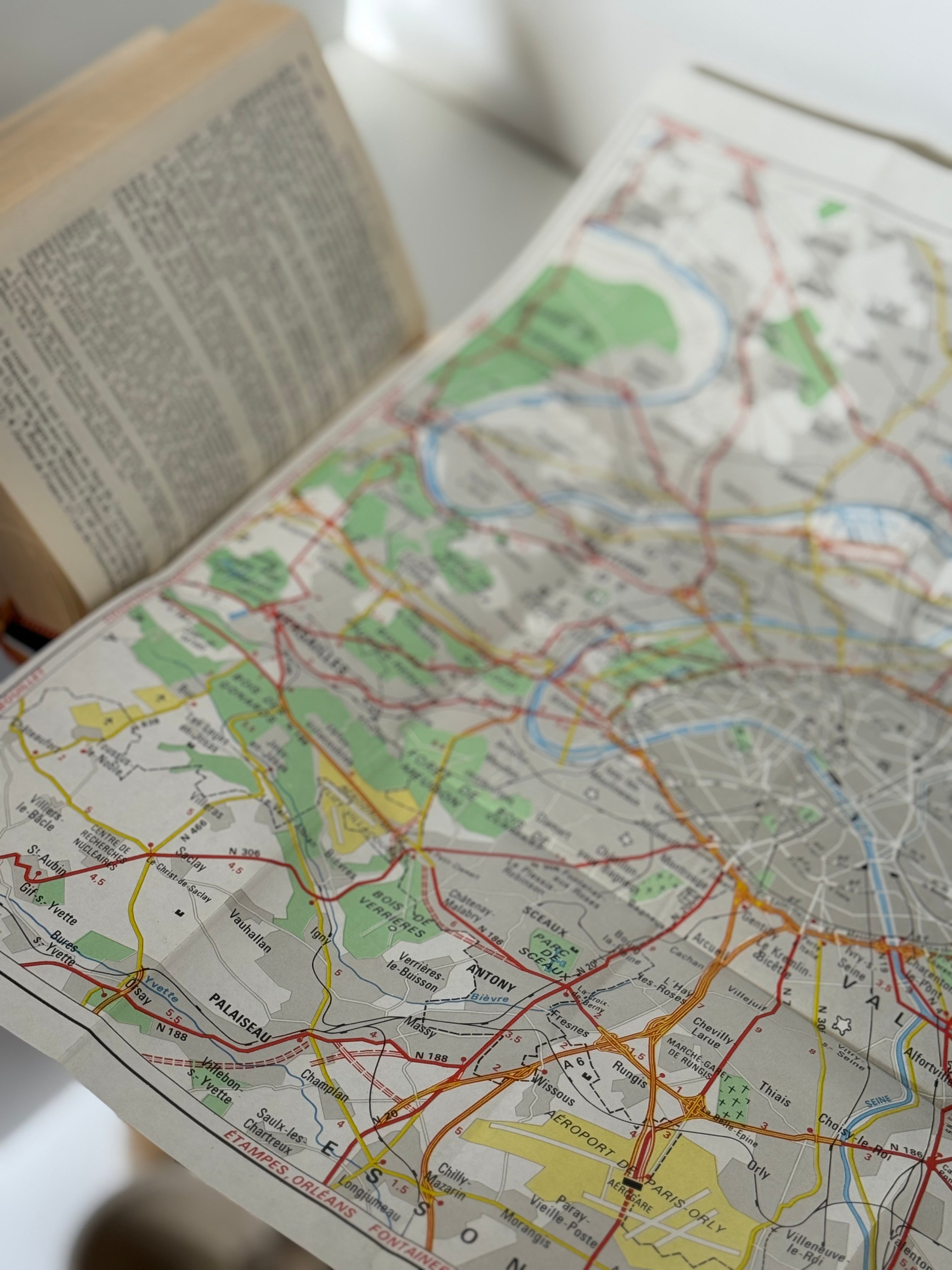 Vintage Guide: Paris and Surrounding Areas – Les Guides Bleus by Hachette