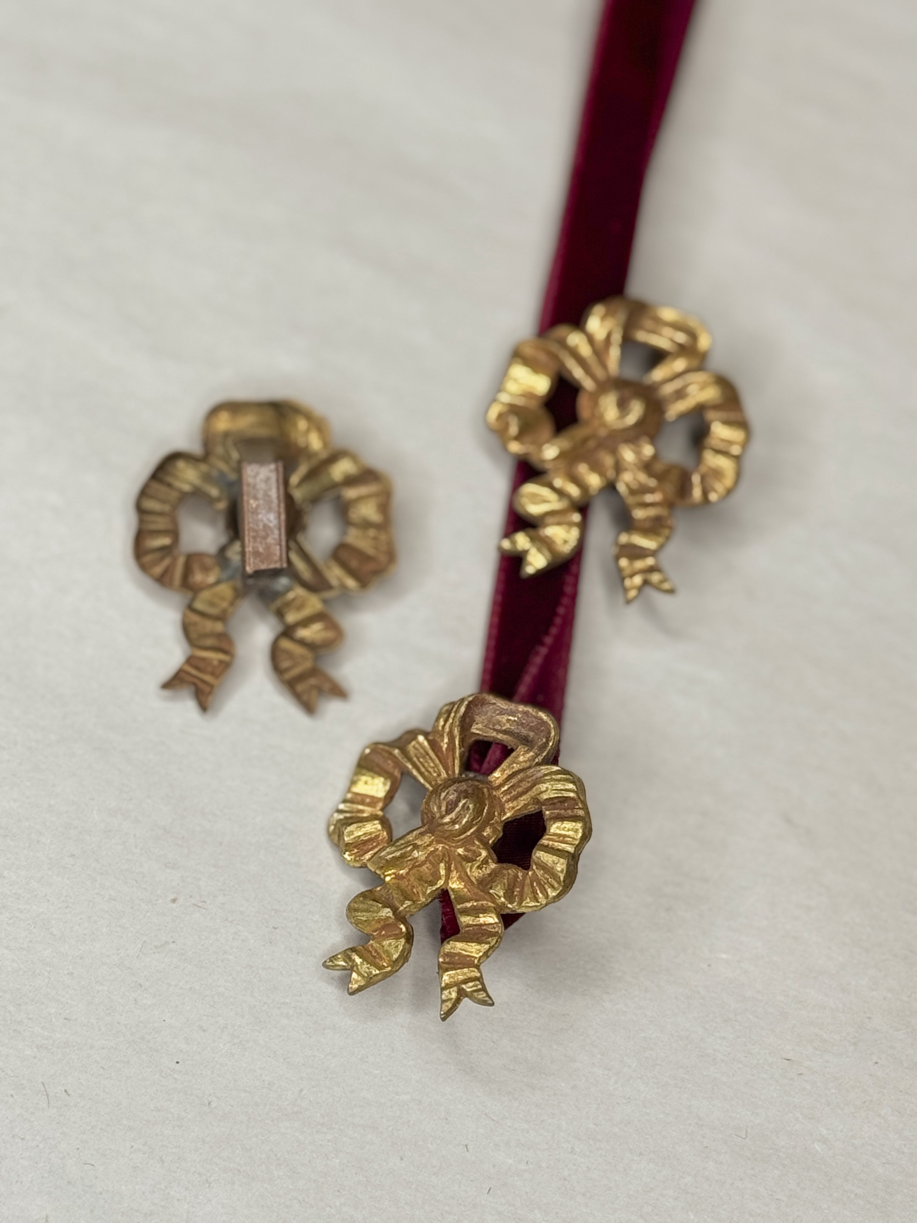 French brass bow ornament - medium