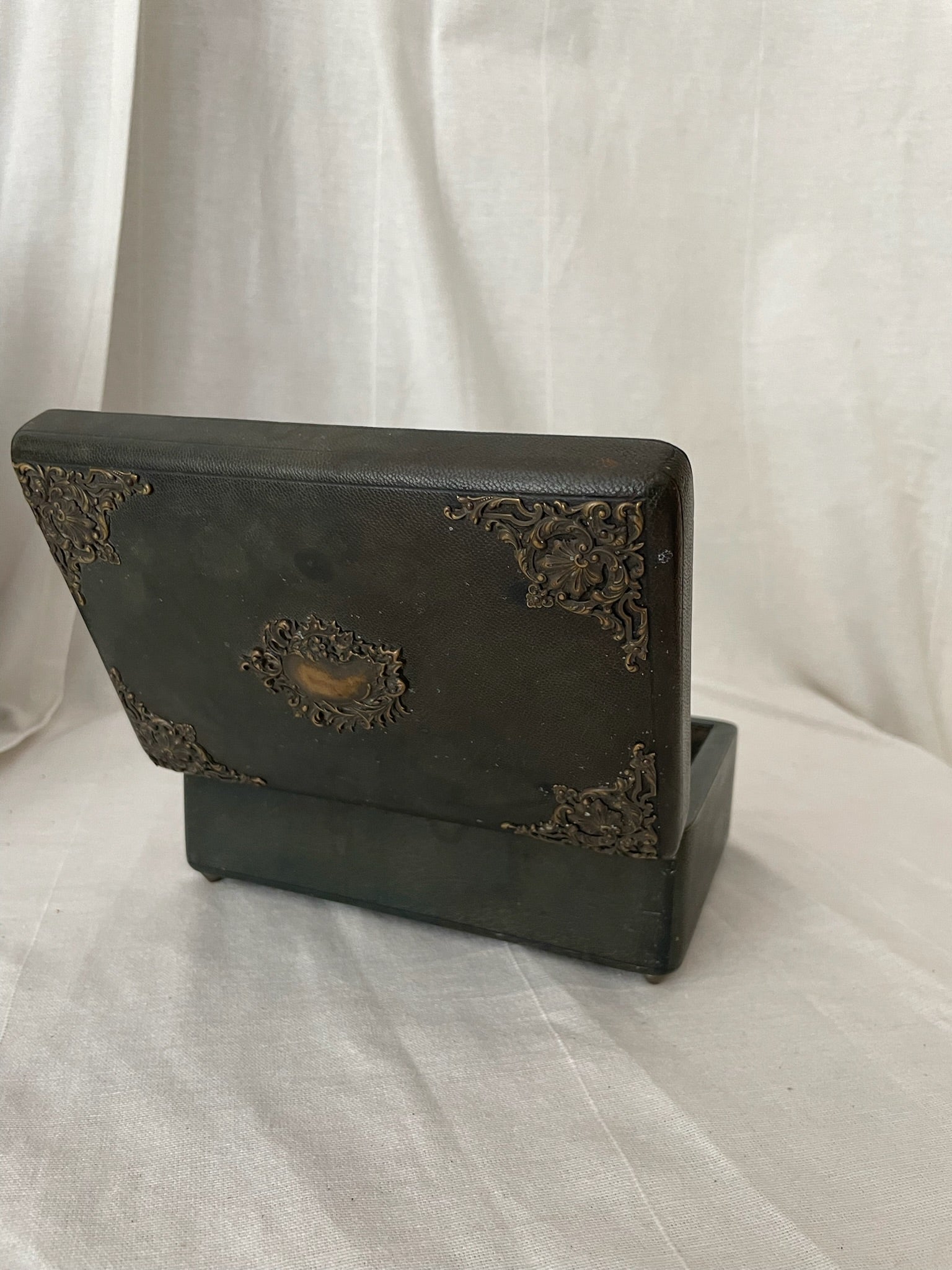 Tufted Napoleon III Leather Box