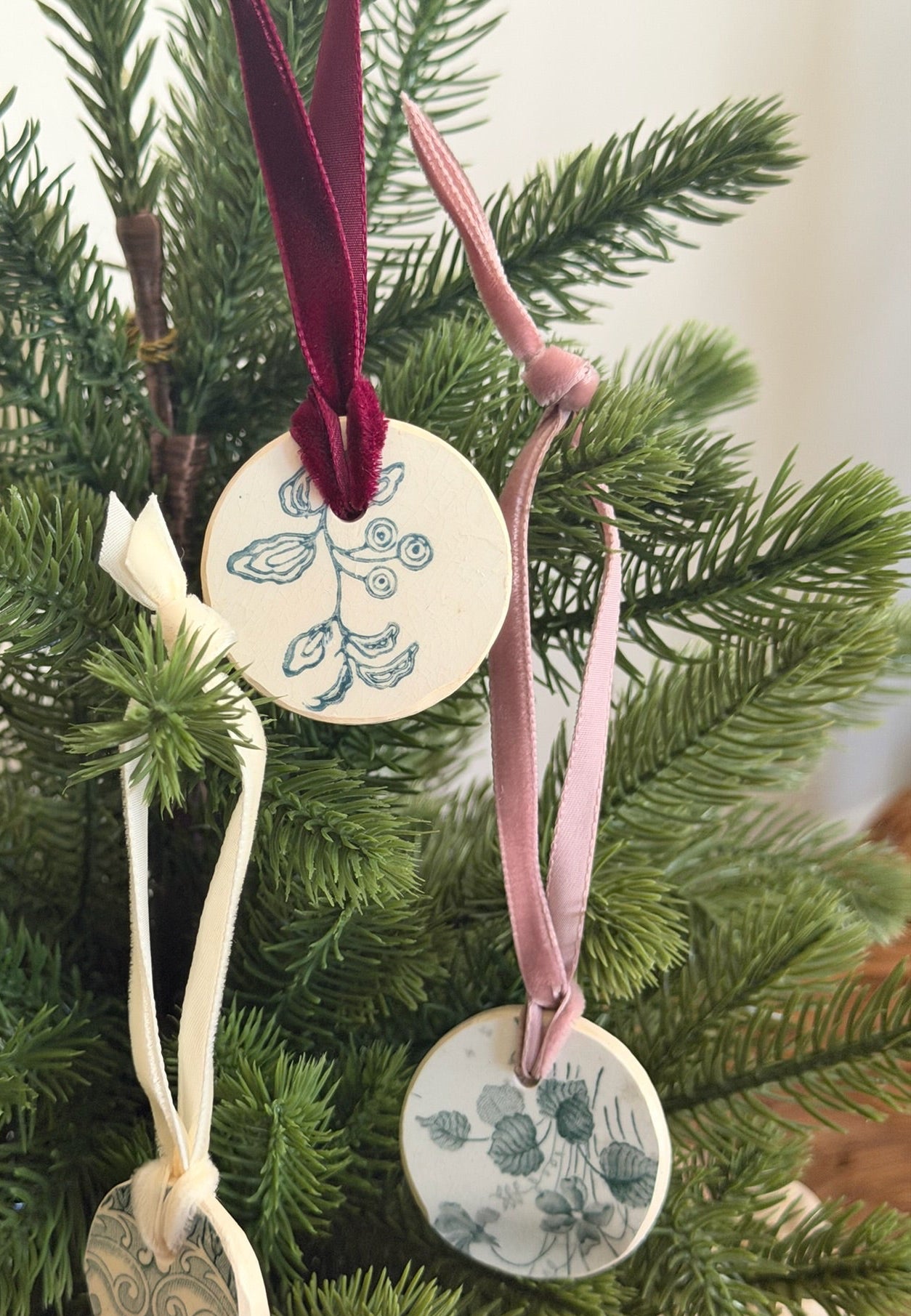 Antique plate fragment ornament - Medium