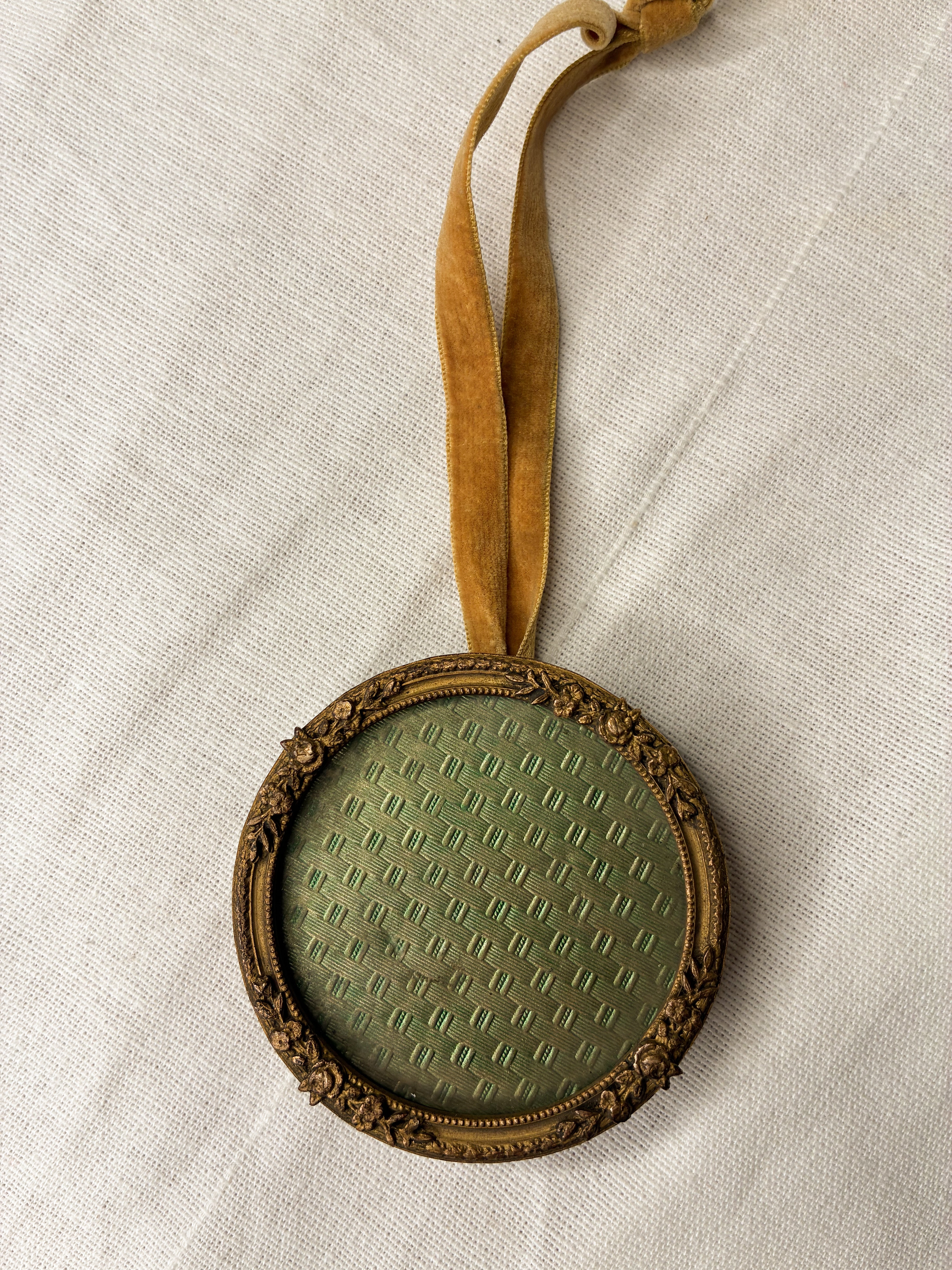 19th century gilded bronze frame ornament