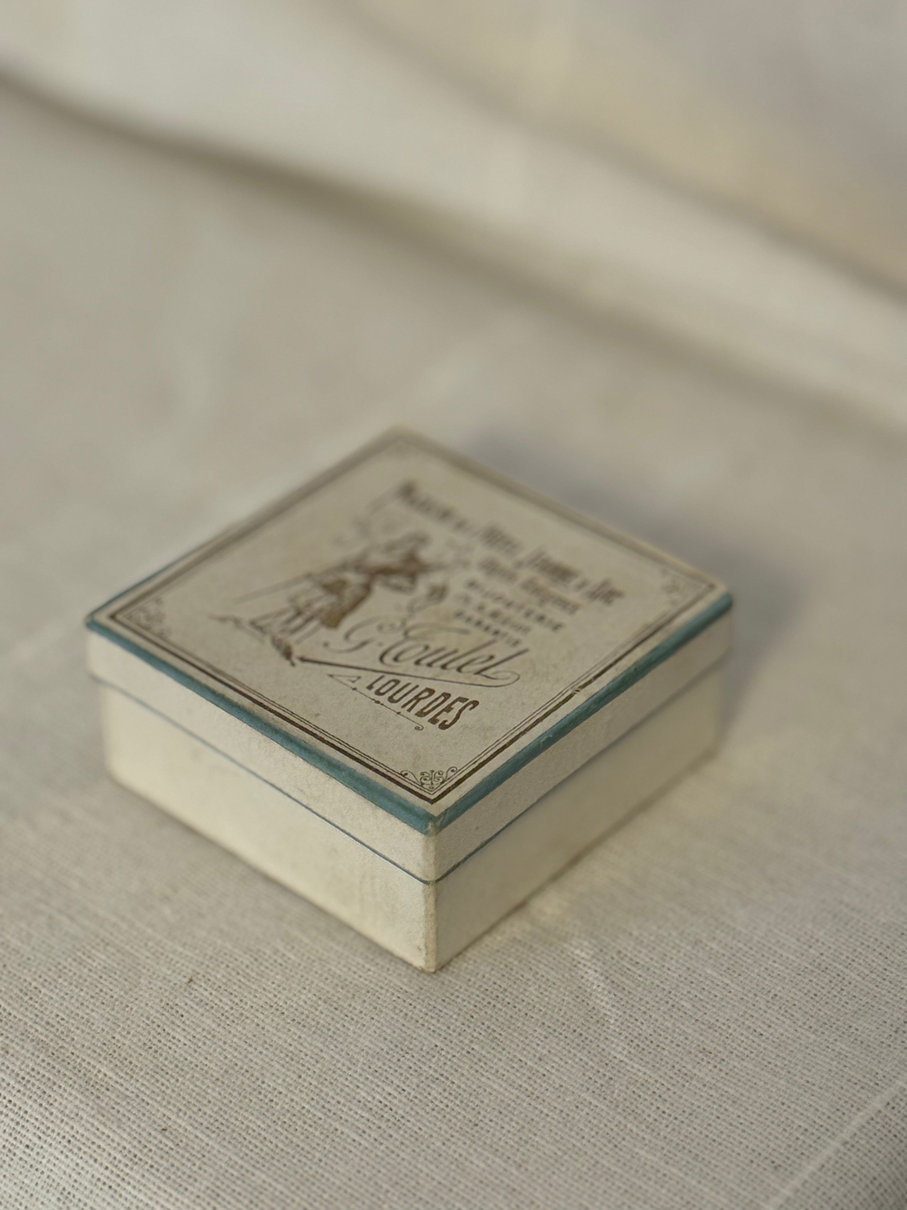 Antique Souvenir Box – Hôtel Jeanne d’Arc