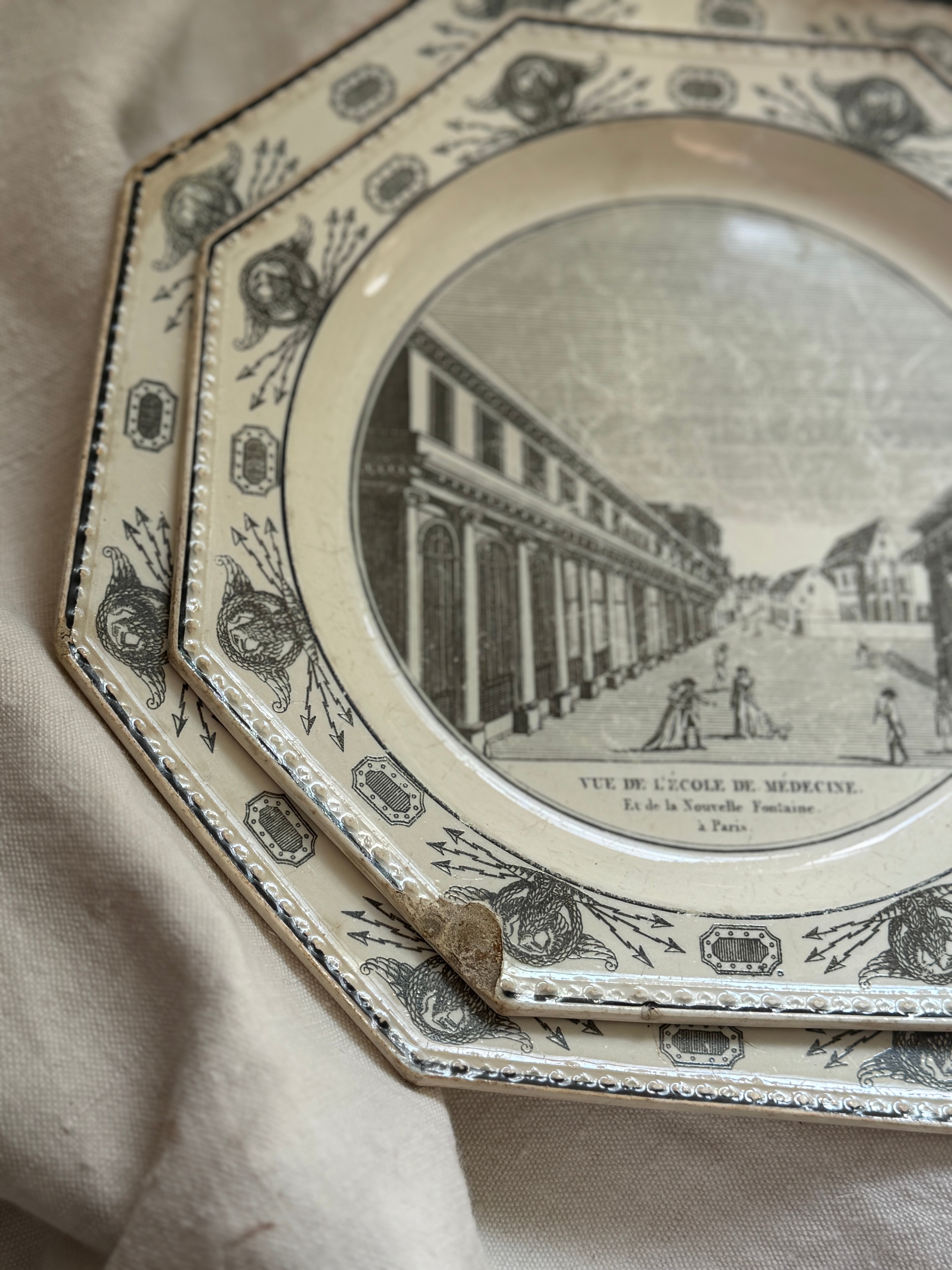 Pair of French Neoclassical Faïence Architecture Plates, Stone, Coquerel et Le Gros, Creil, circa 1810