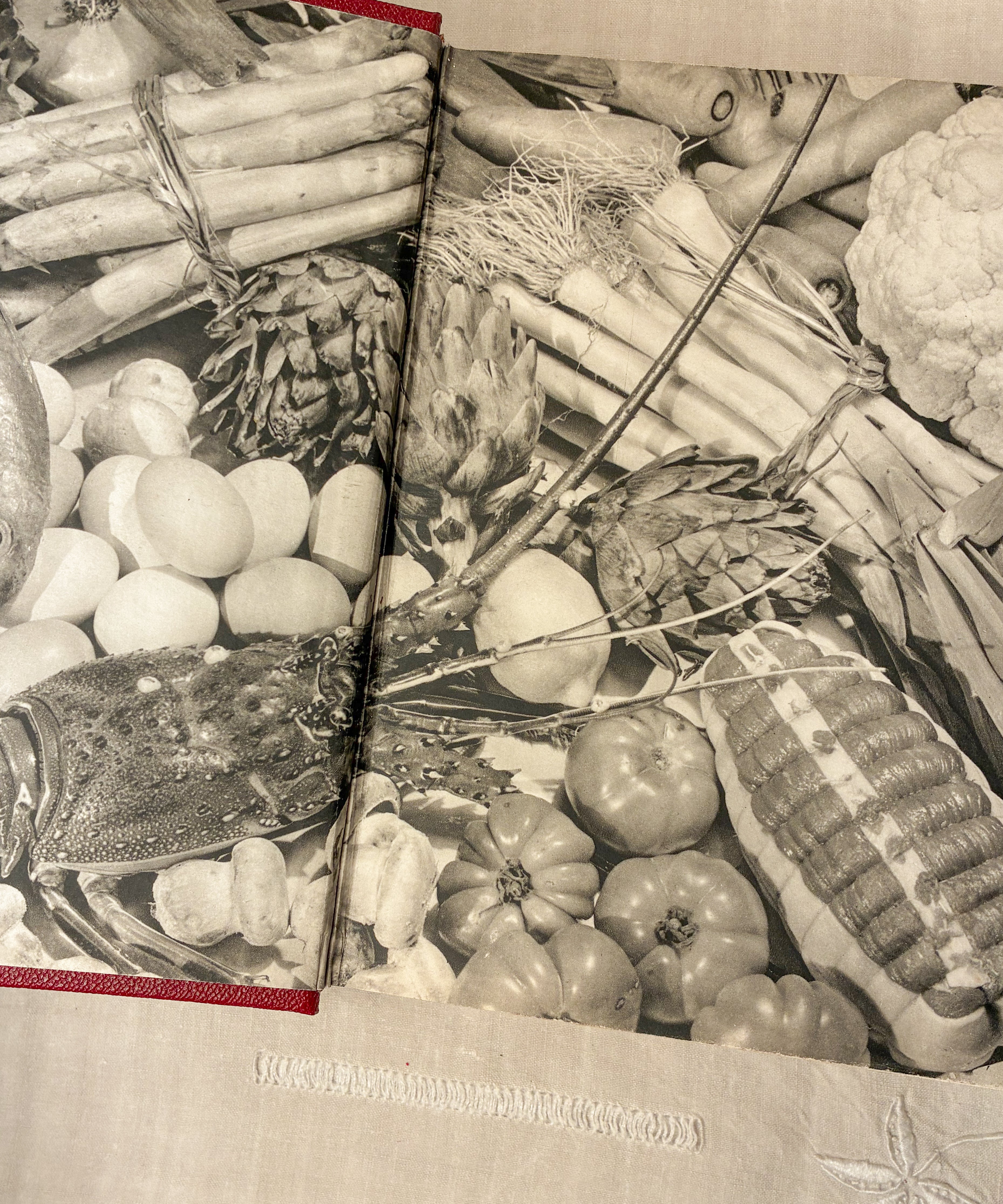 Cuisine et Vins de France — Vintage Cookbook - first edition