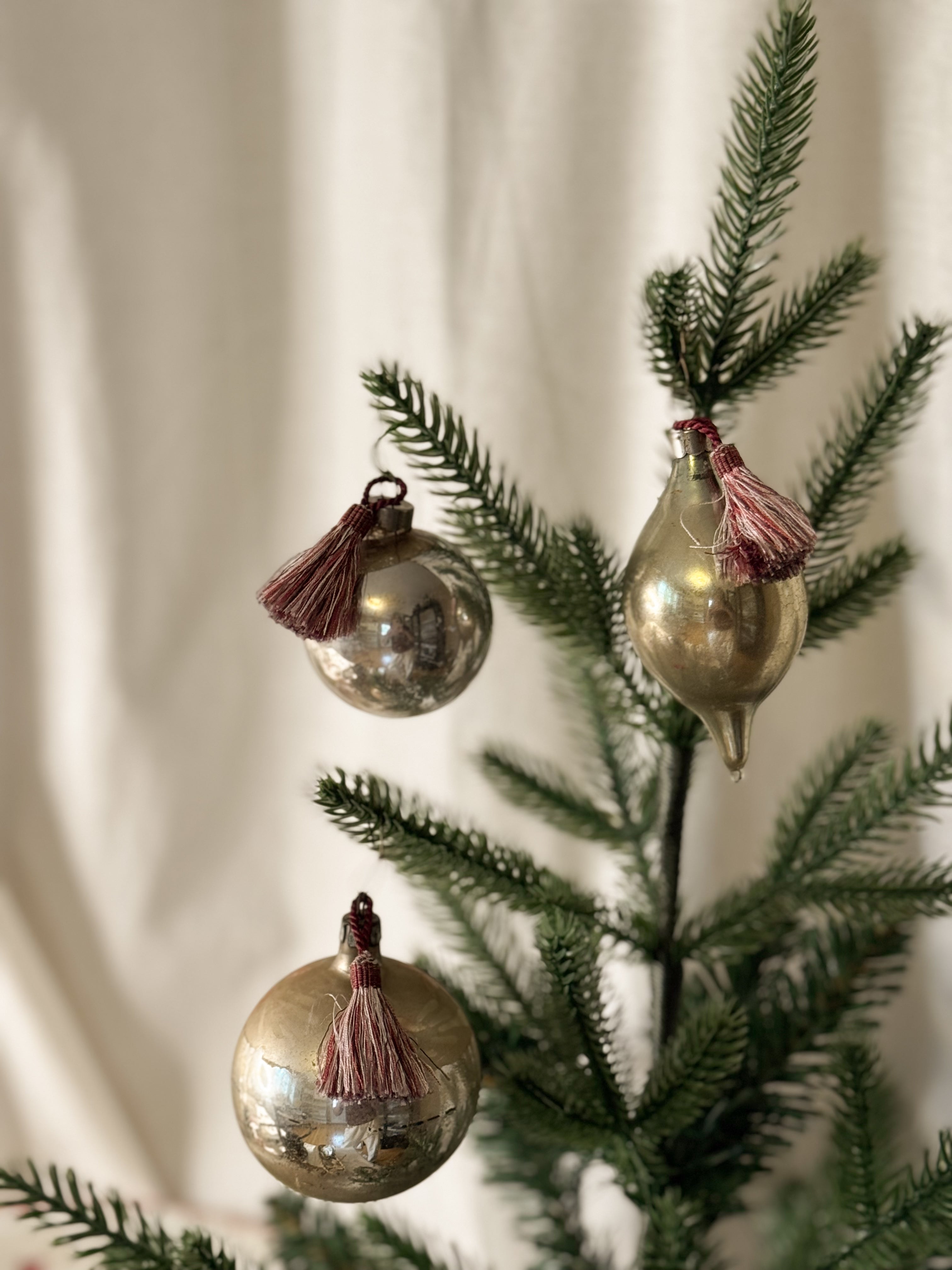 Set of 3 Mini French Passmenterie Tassels in Bordeaux