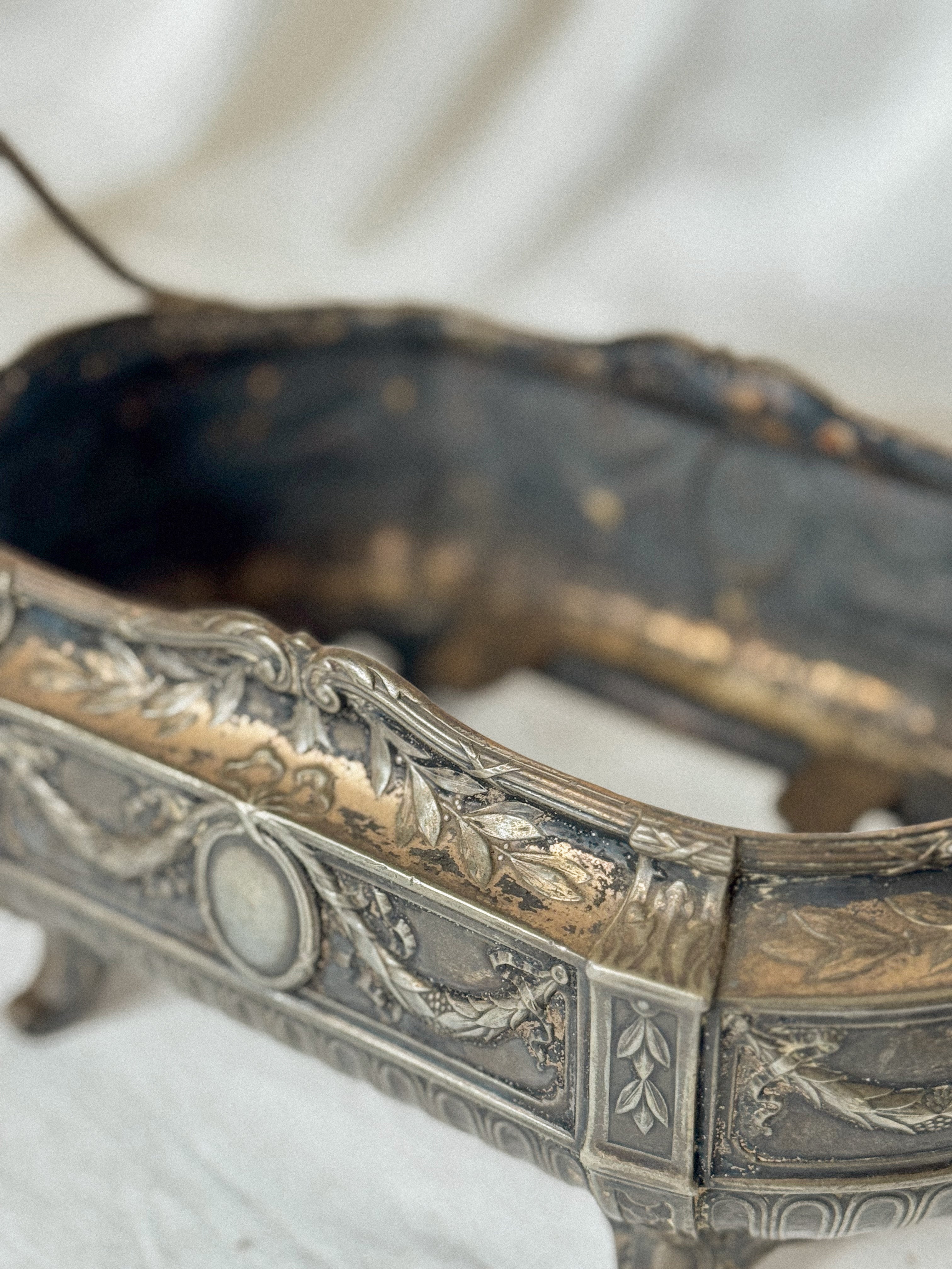 French Minerva Métal-Blanc Jardinière