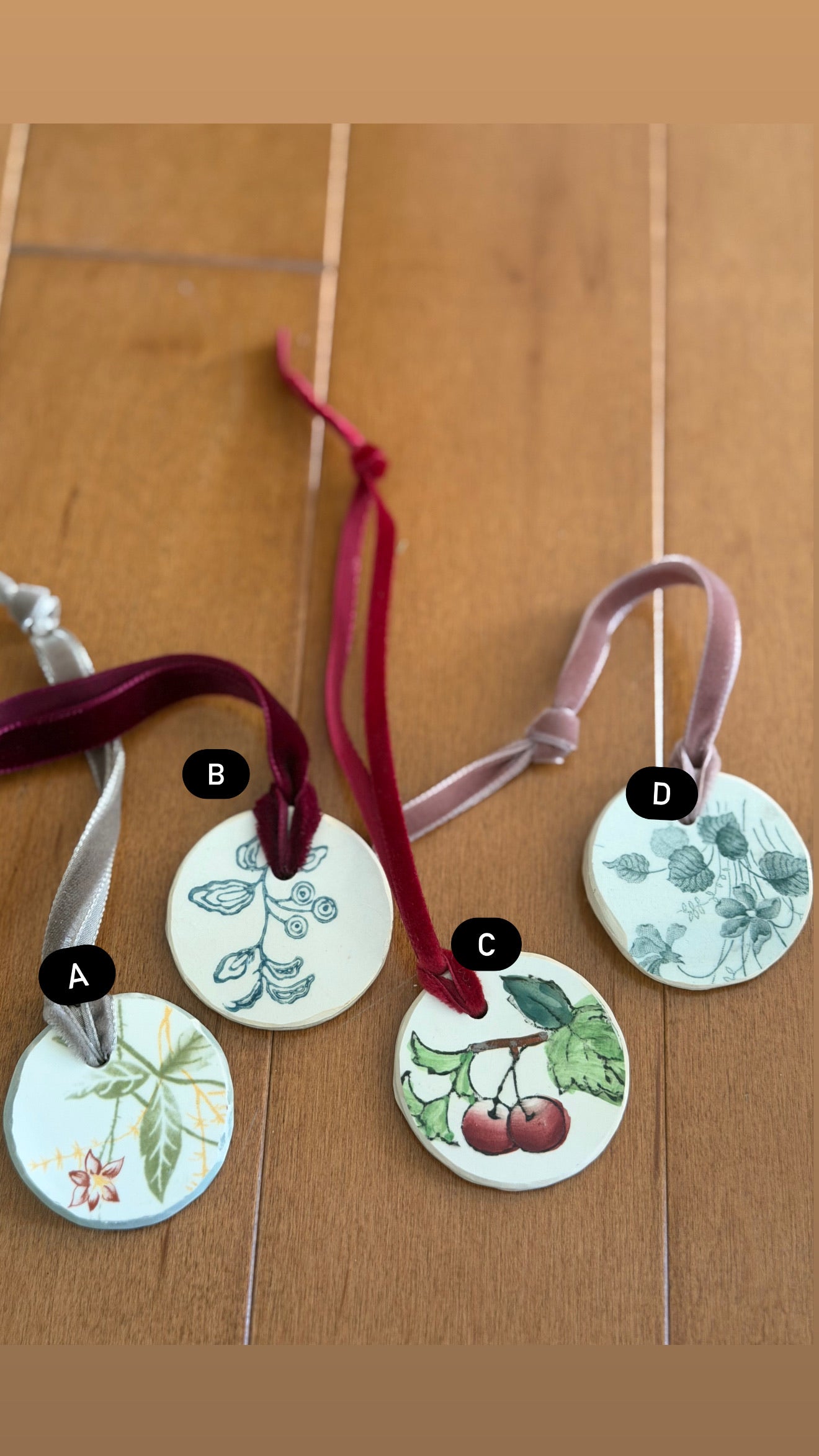 Antique plate fragment ornament - Medium