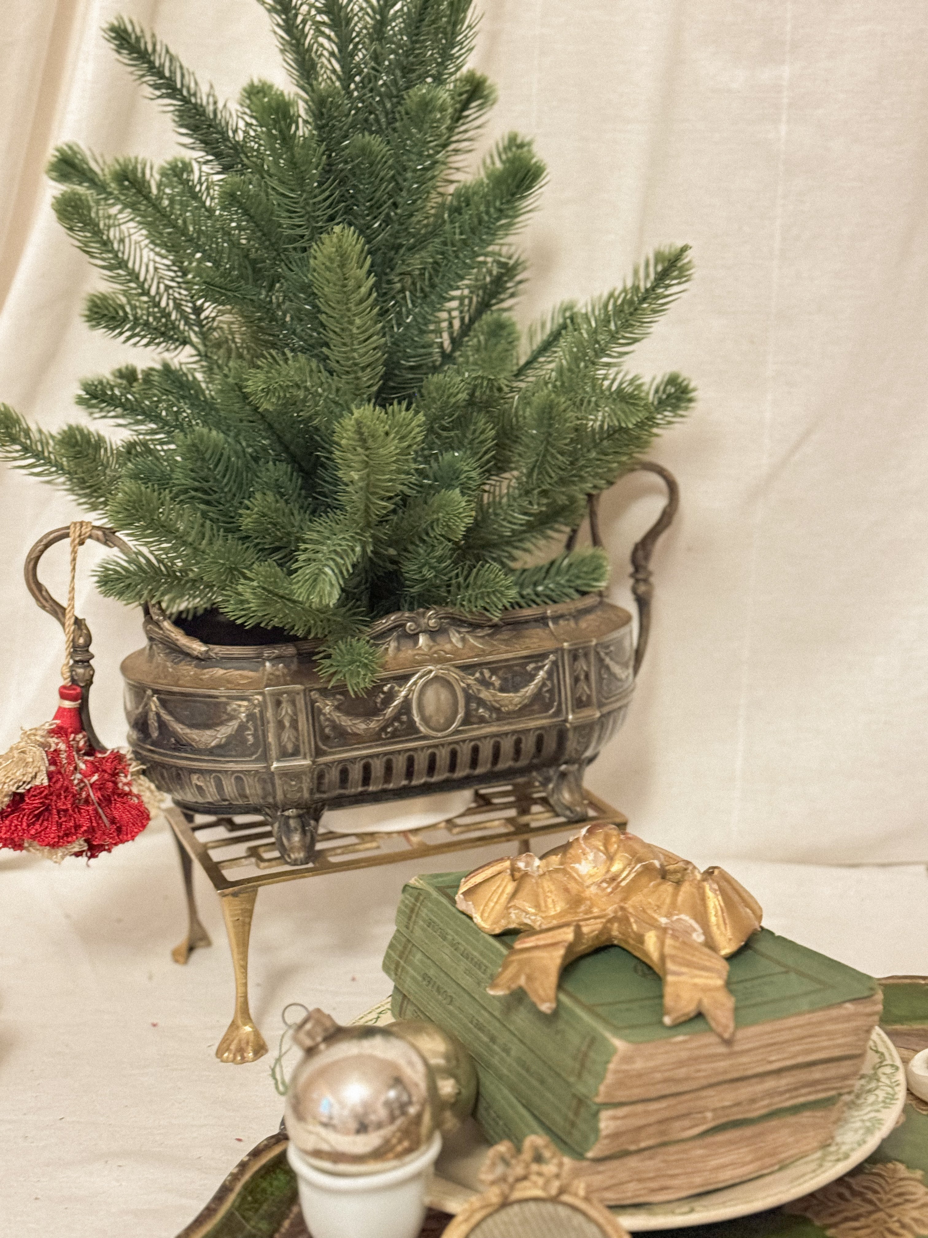 French Minerva Métal-Blanc Jardinière