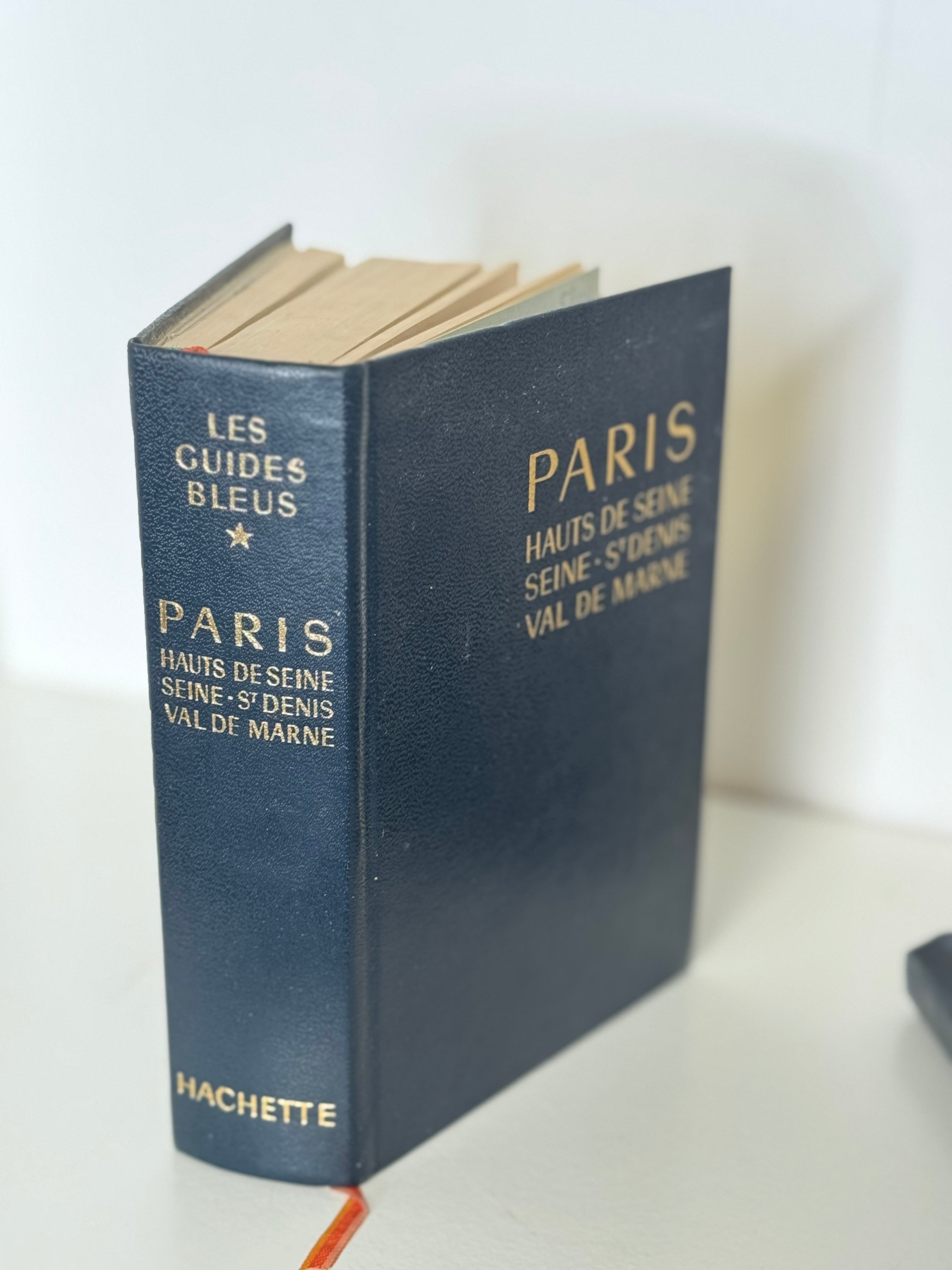 Vintage Guide: Paris and Surrounding Areas – Les Guides Bleus by Hachette