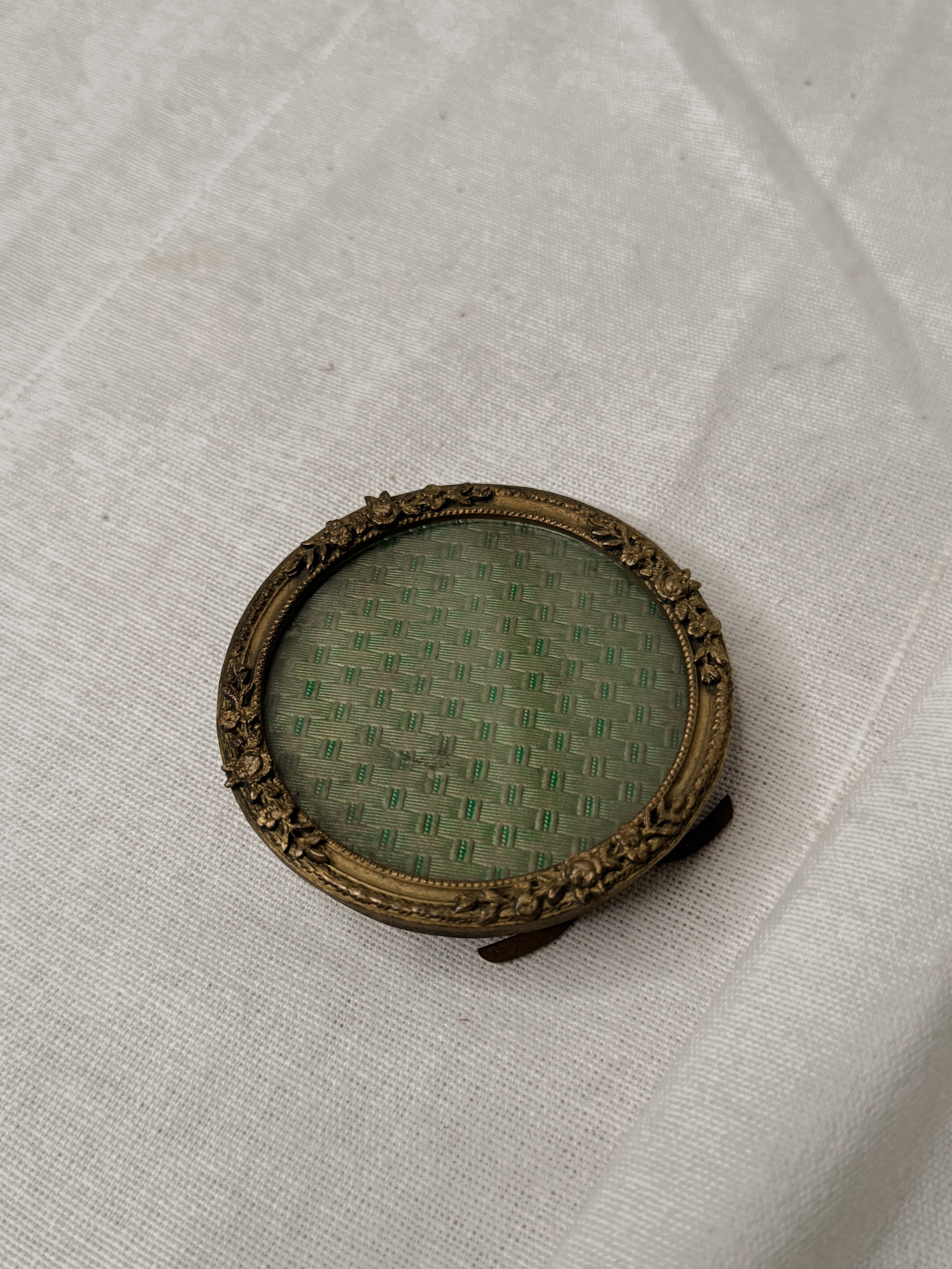 19th century gilded bronze frame ornament