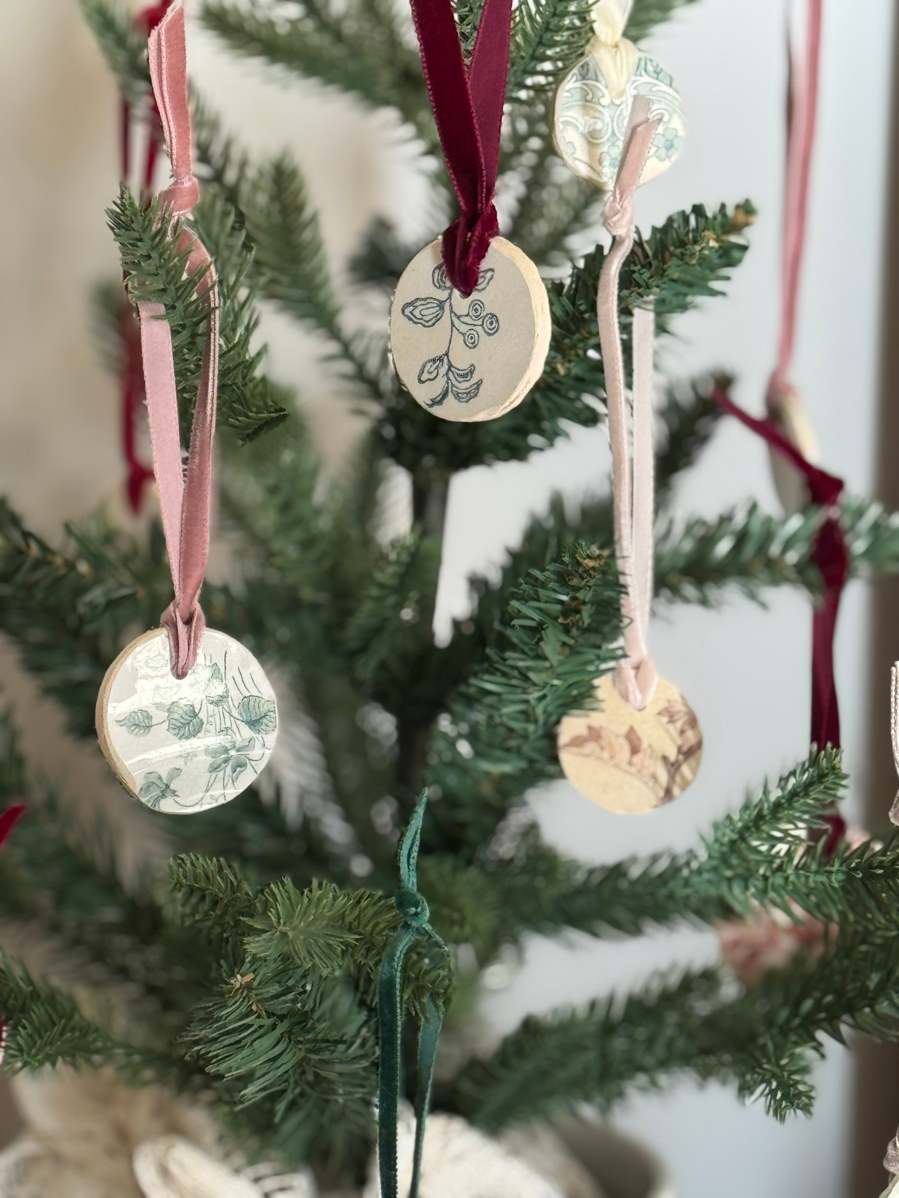 Antique plate fragment ornament - Medium