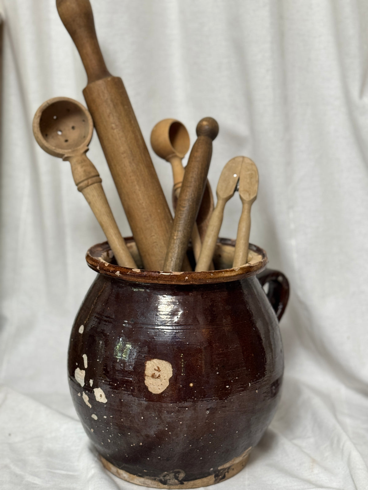 Antique French Dark Brown Glazed Earthenware Confit Pot with Strap Handle, 19th Century