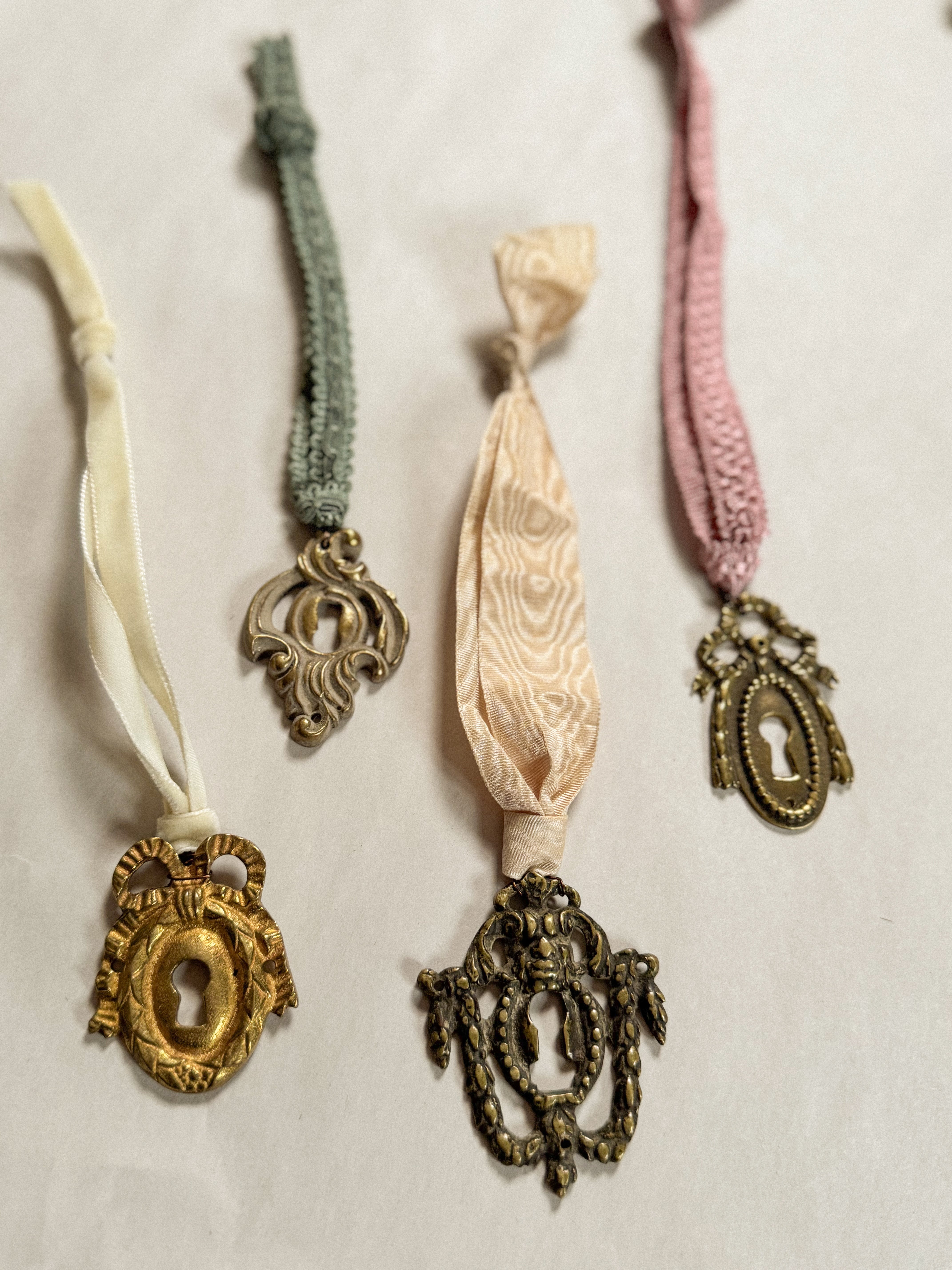 Serrure de Noël L- 19c silk moiré