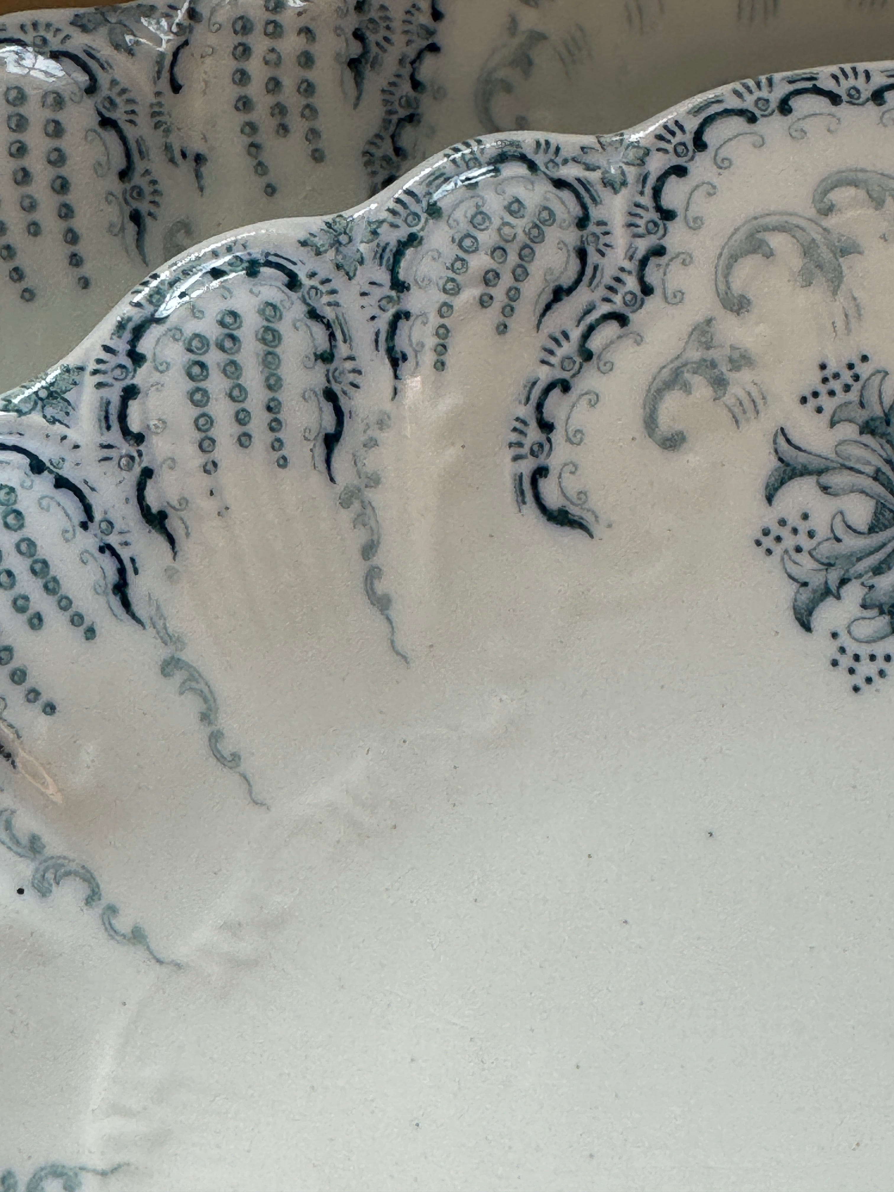 Saint-Amand Transferware Platter, Régence Pattern