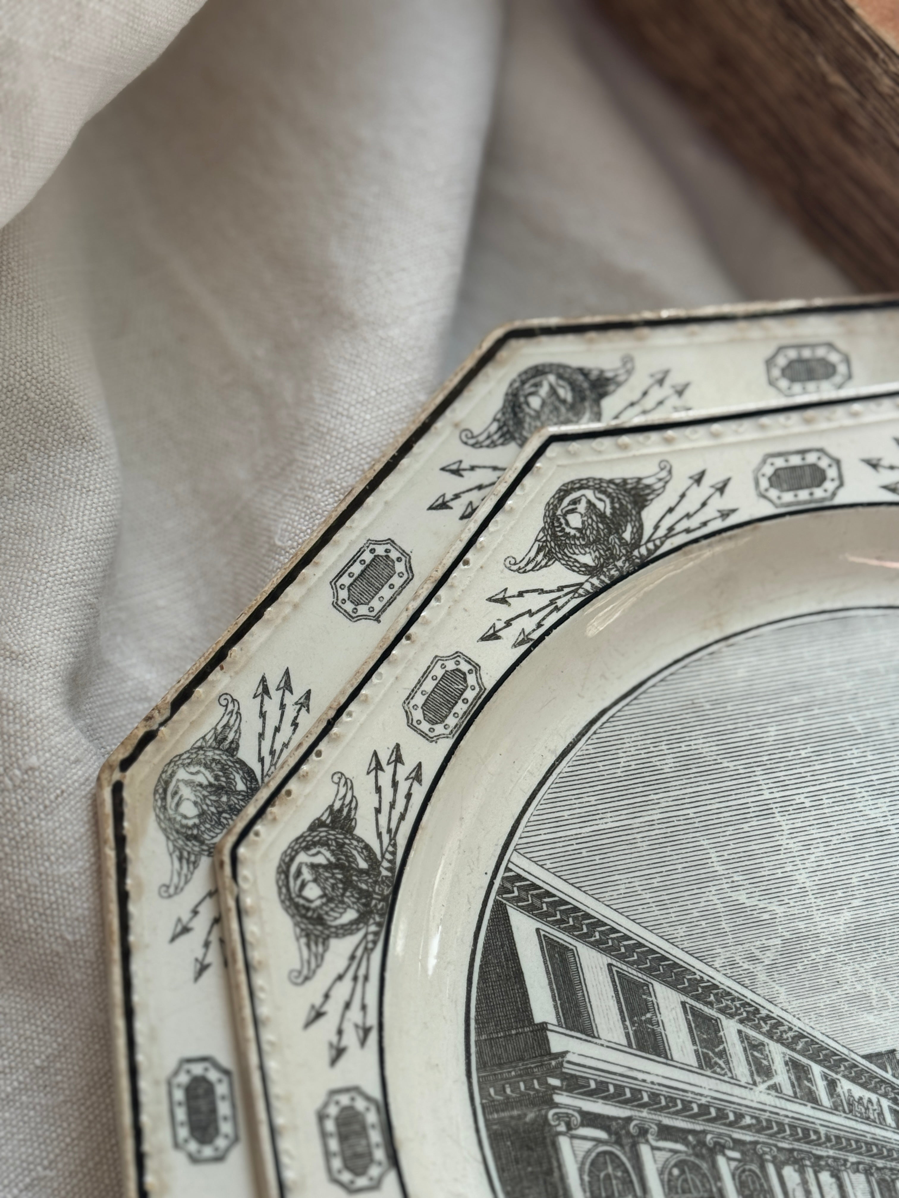 Pair of French Neoclassical Faïence Architecture Plates, Stone, Coquerel et Le Gros, Creil, circa 1810