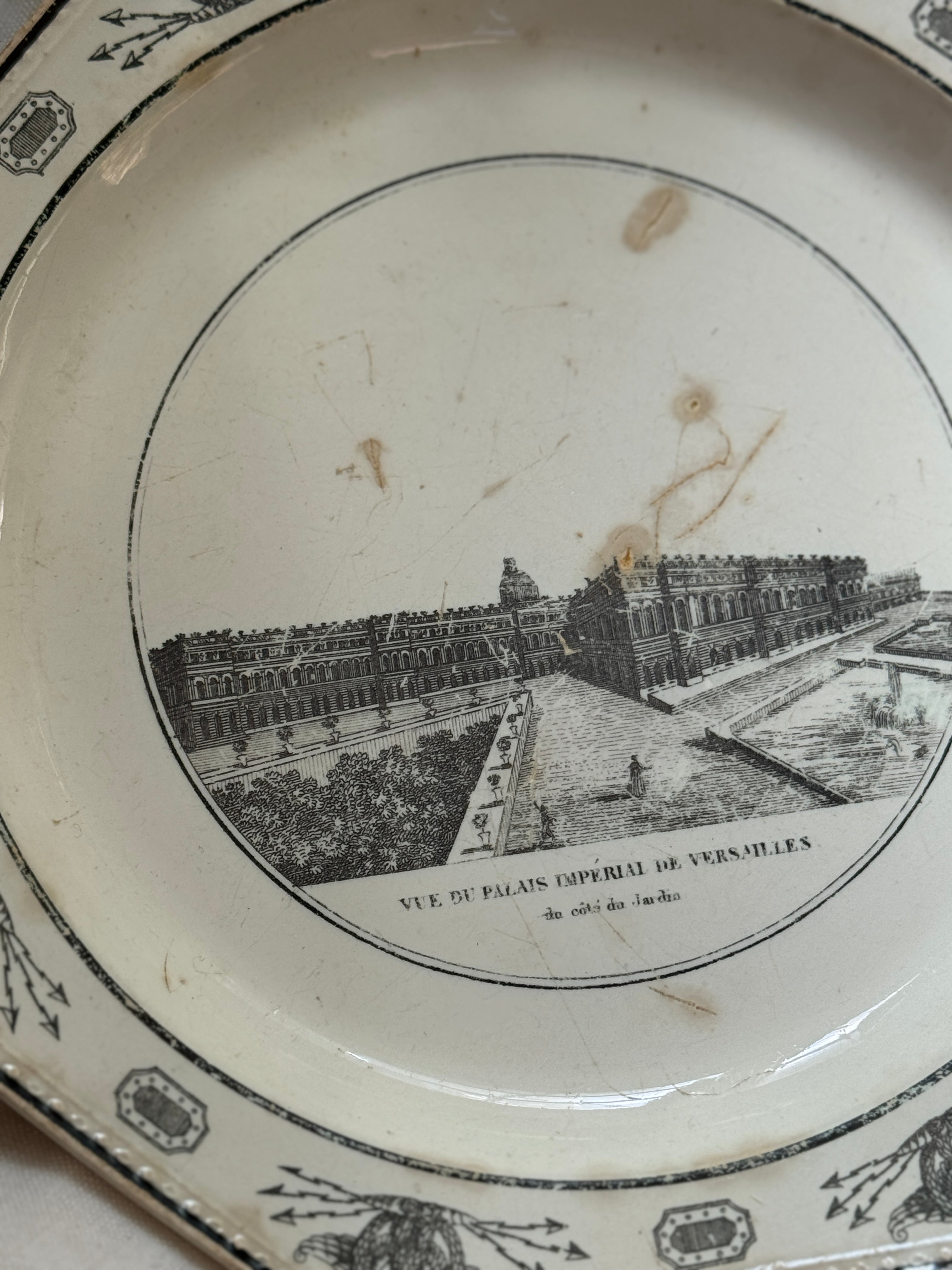 Pair of French Neoclassical Faïence Architecture Plates, Stone, Coquerel et Le Gros, Creil, circa 1810