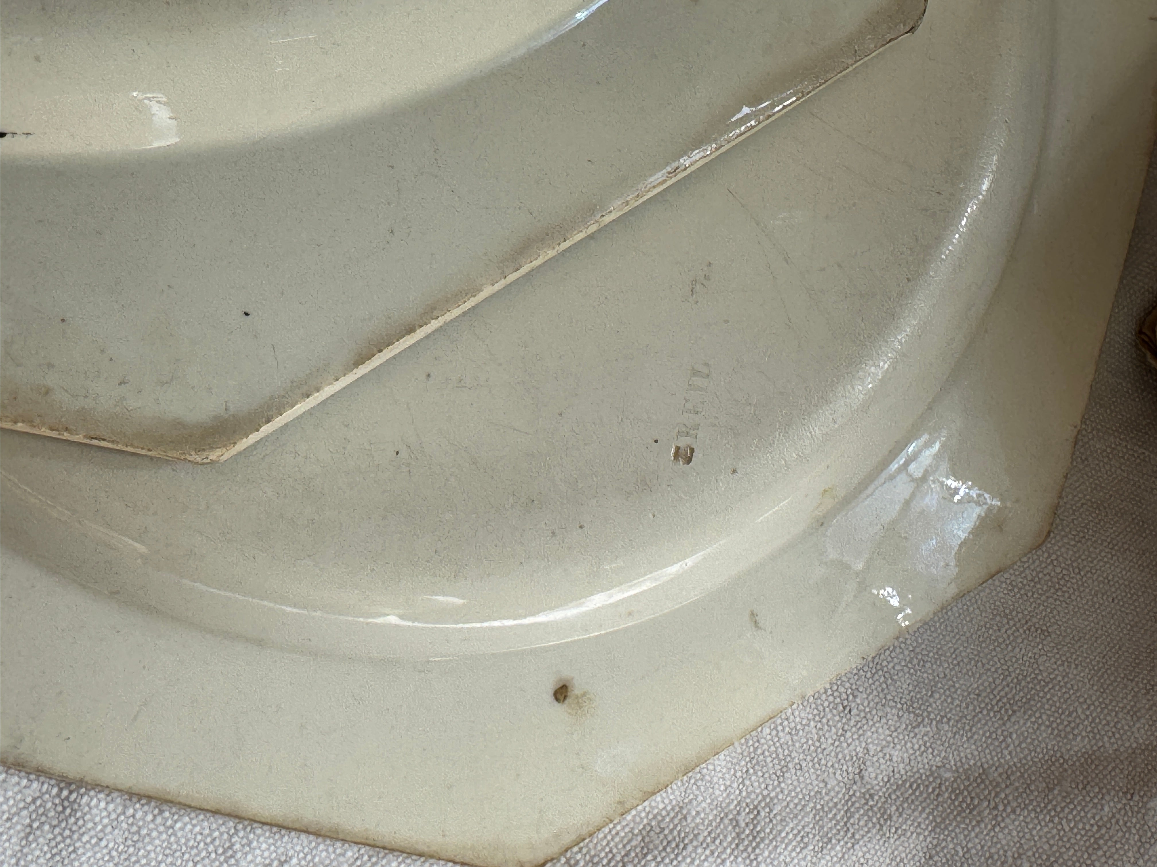 Pair of French Neoclassical Faïence Architecture Plates, Stone, Coquerel et Le Gros, Creil, circa 1810